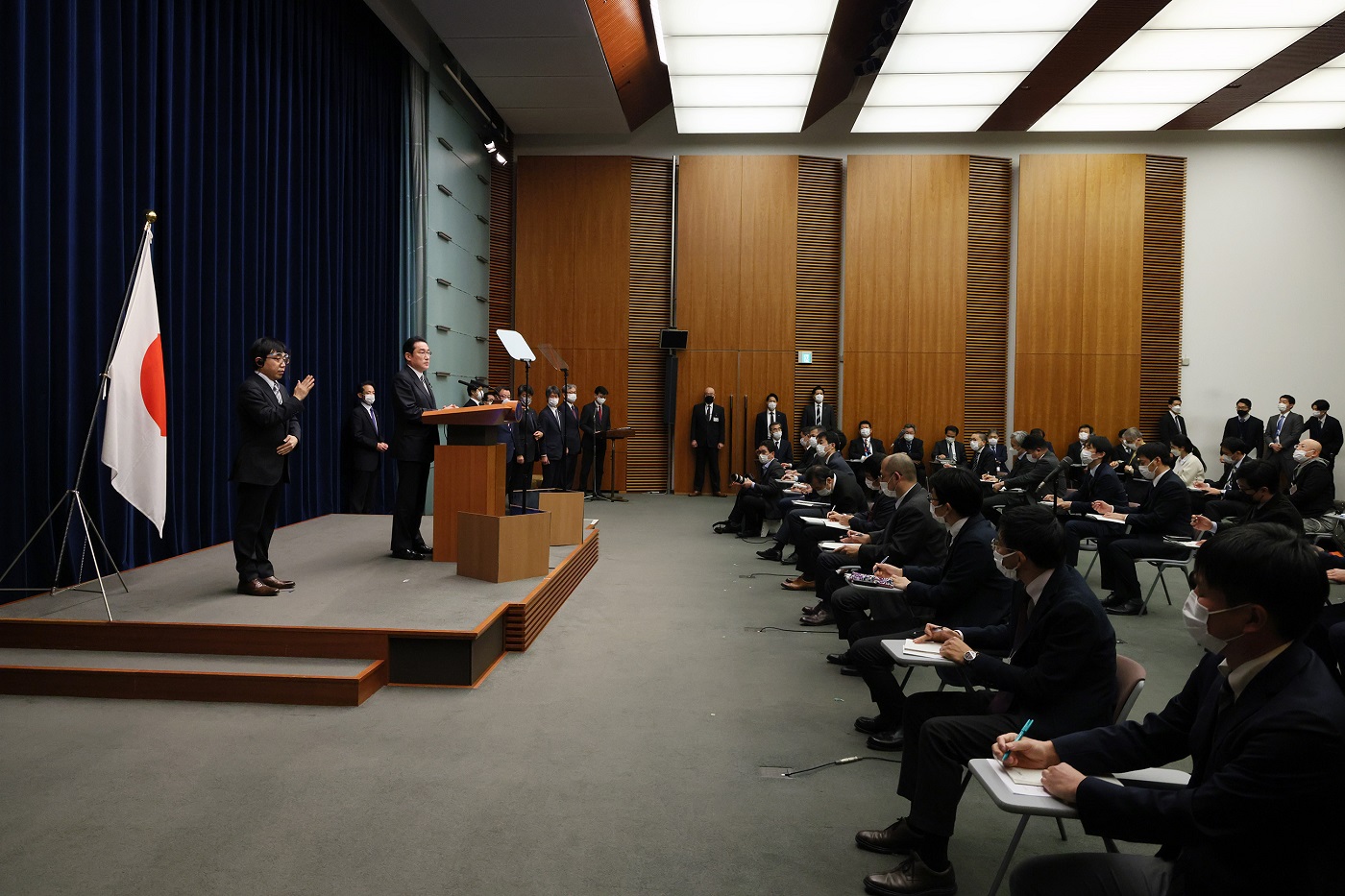 冒頭発言する岸田総理１