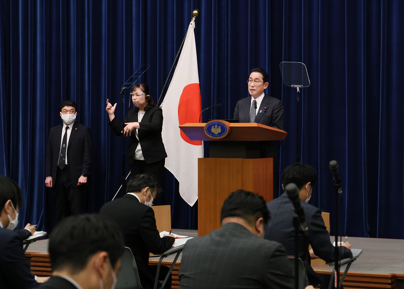 冒頭発言する岸田総理３