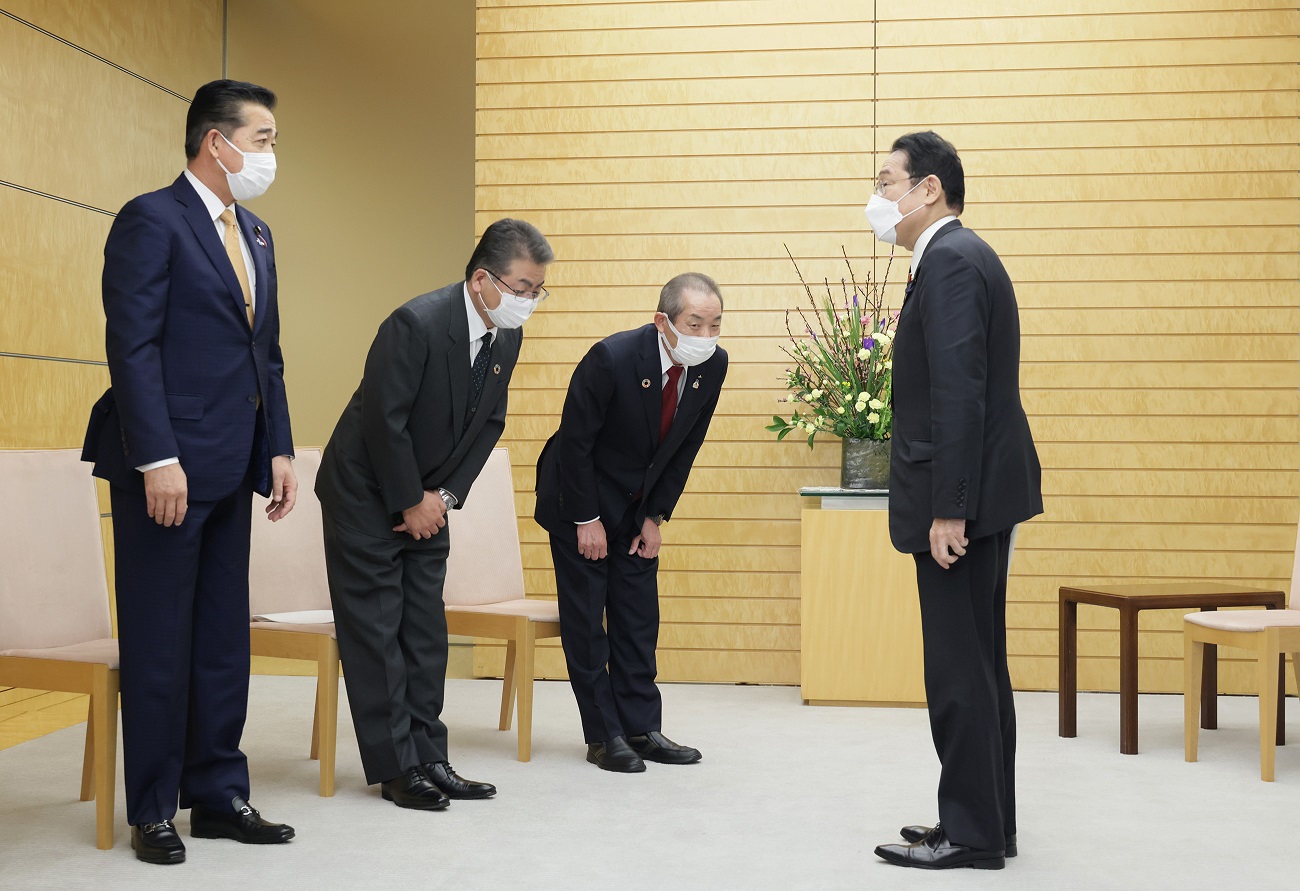 表敬を受ける岸田総理２