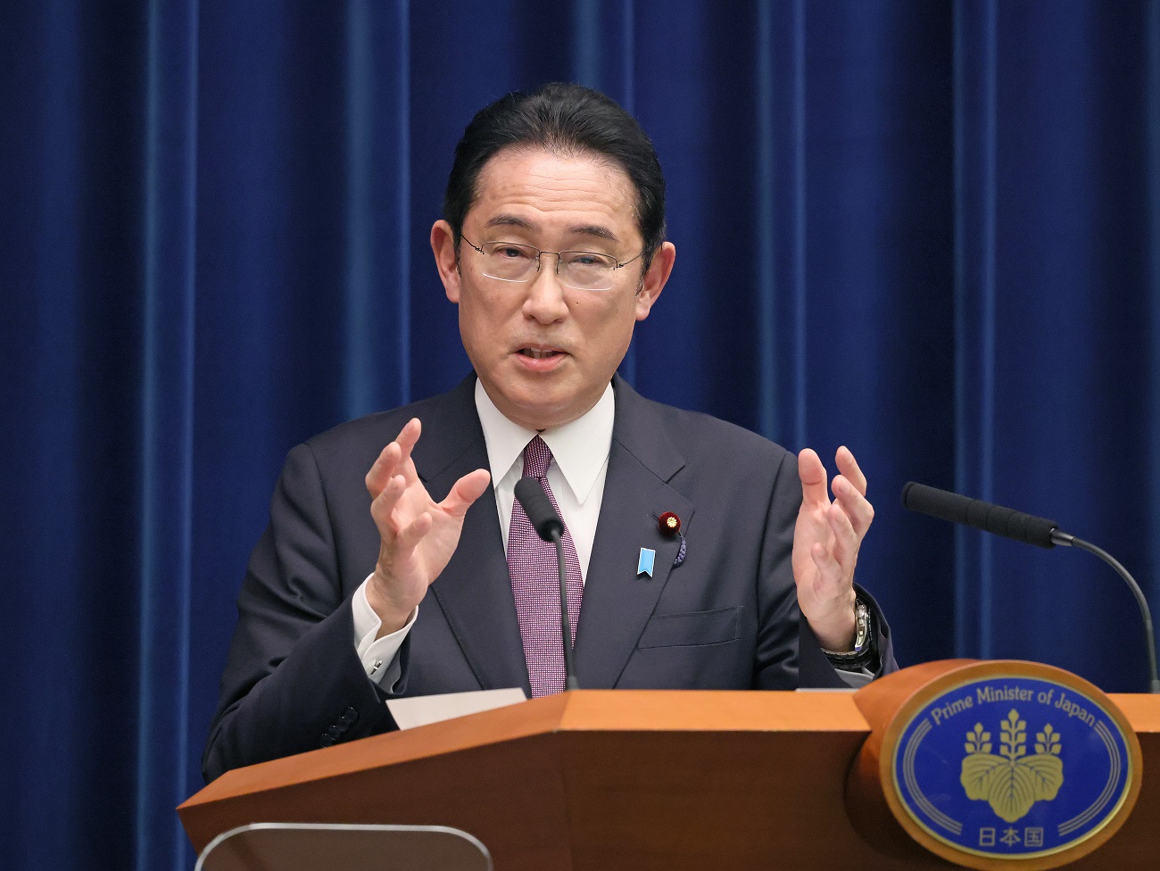 記者の質問に答える岸田総理５