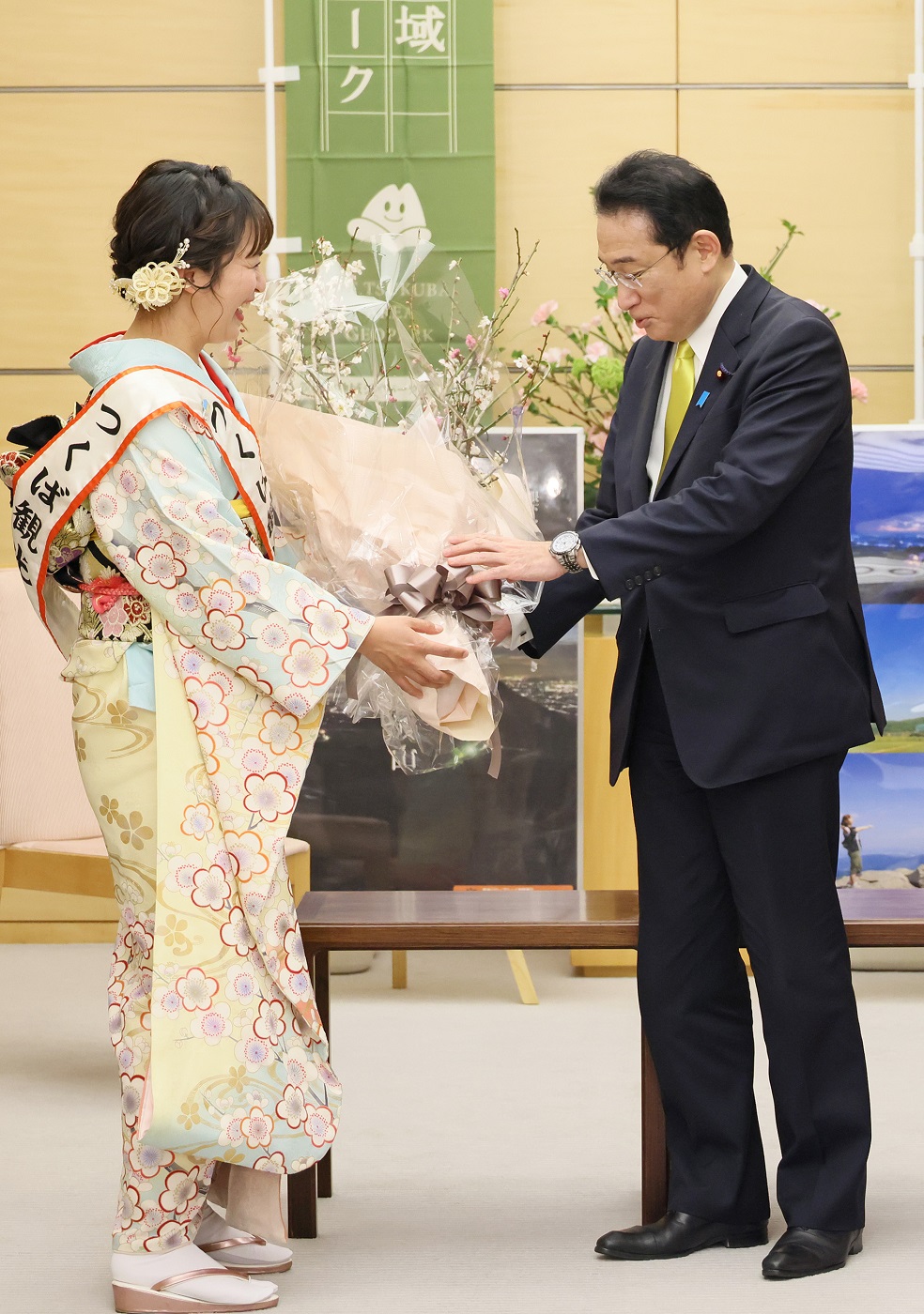 表敬を受ける岸田総理１