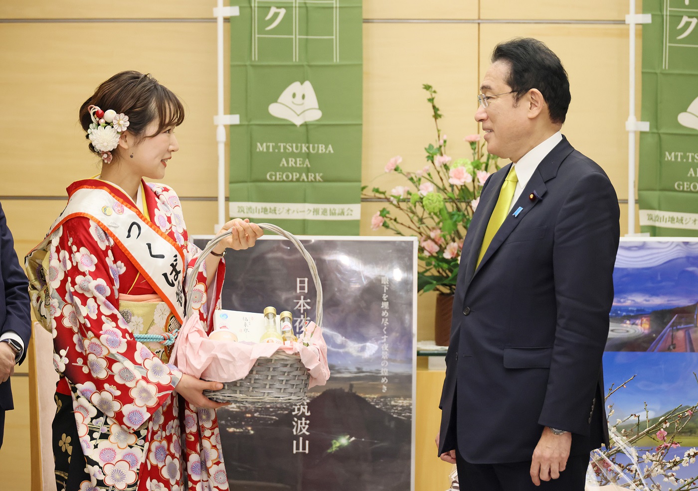 表敬を受ける岸田総理２