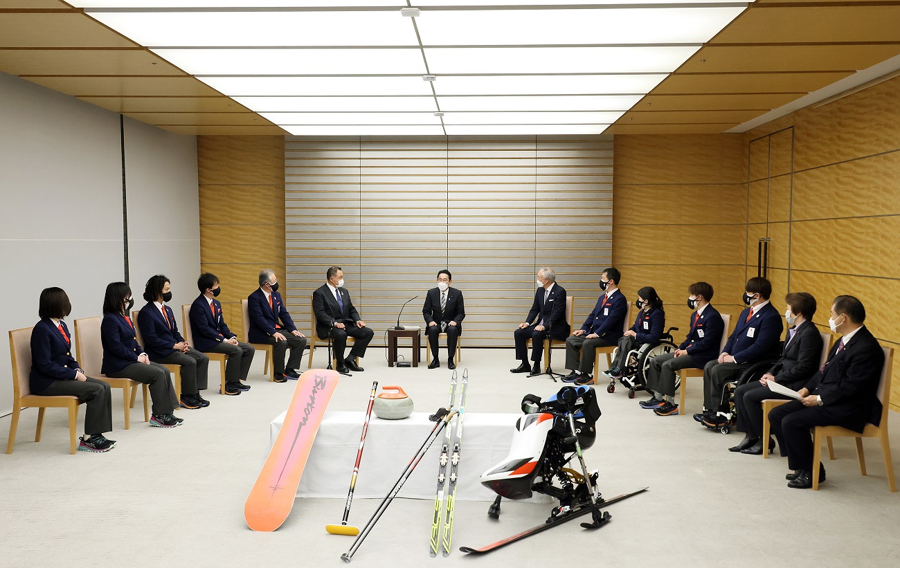 表敬を受ける岸田総理２