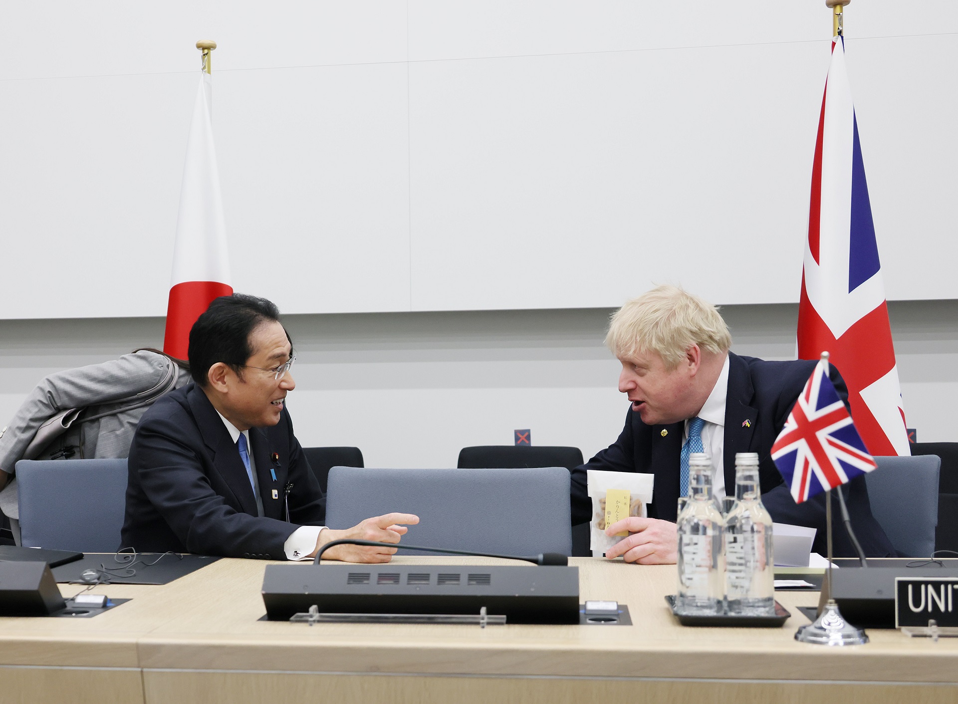ボリス・ジョンソン英国首相と会談する岸田総理２