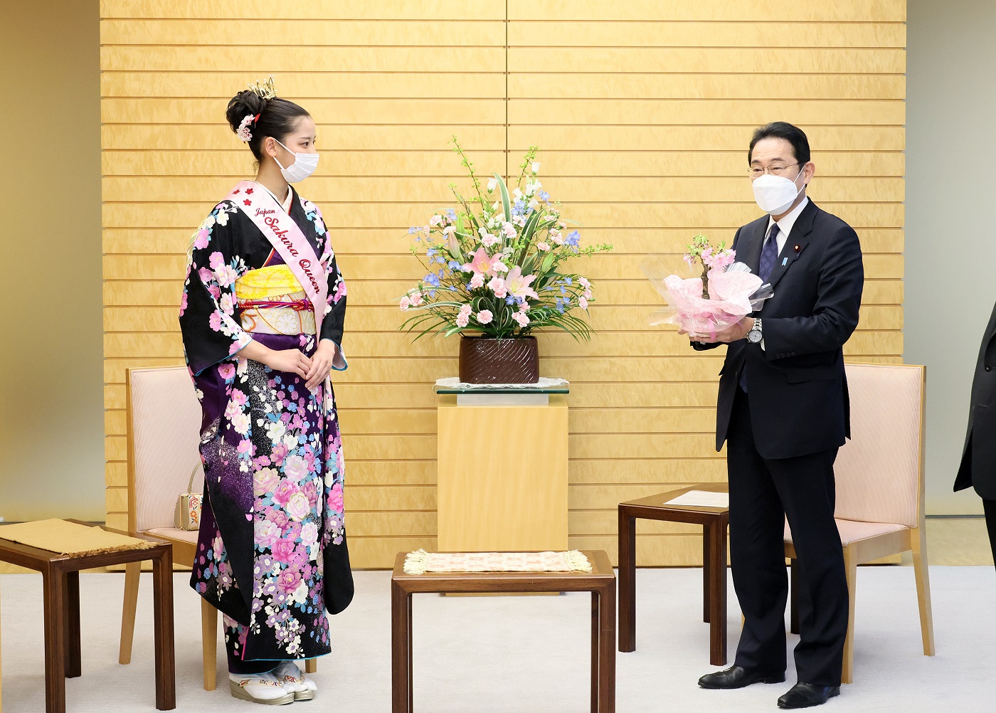 表敬を受ける岸田総理３