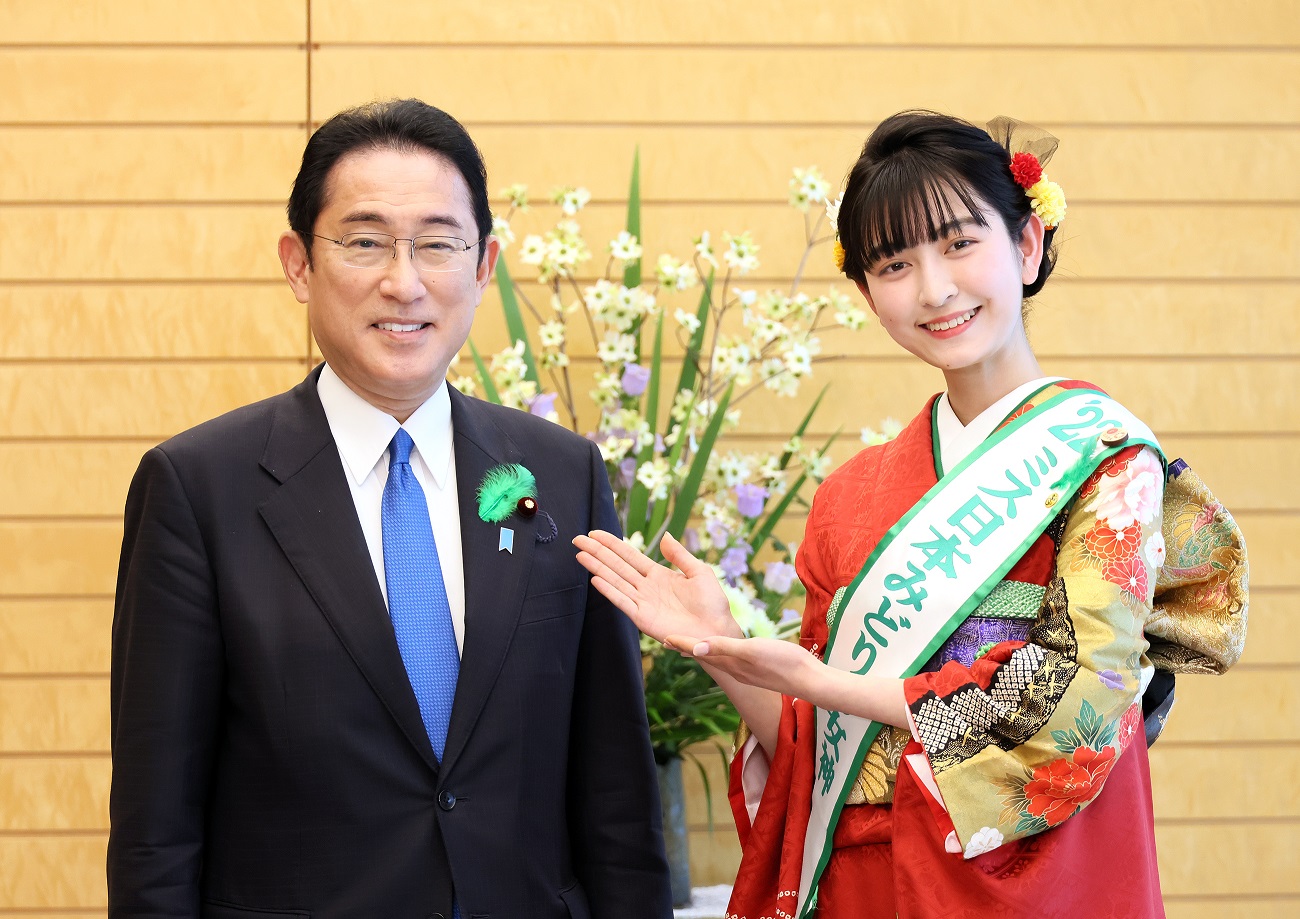 ミス日本みどりの女神及び日本さくらの女王等による表敬(緑の羽根着用キャンペーン)