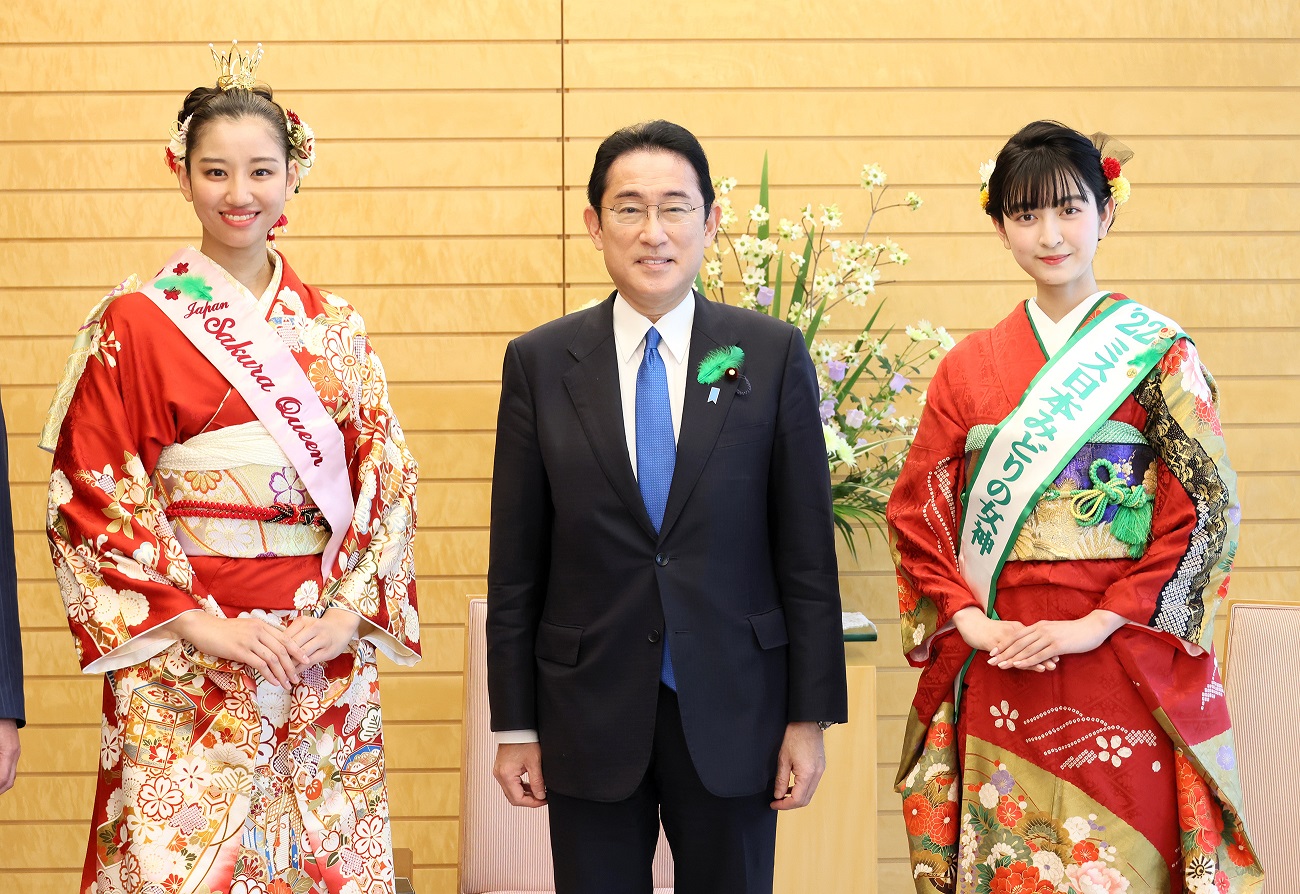 表敬を受ける岸田総理３