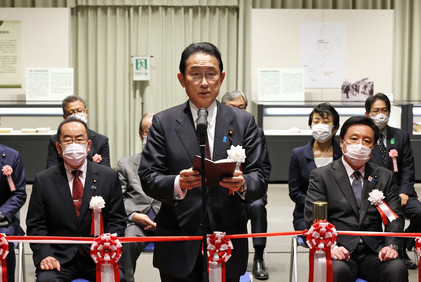 開会式で挨拶する岸田総理１