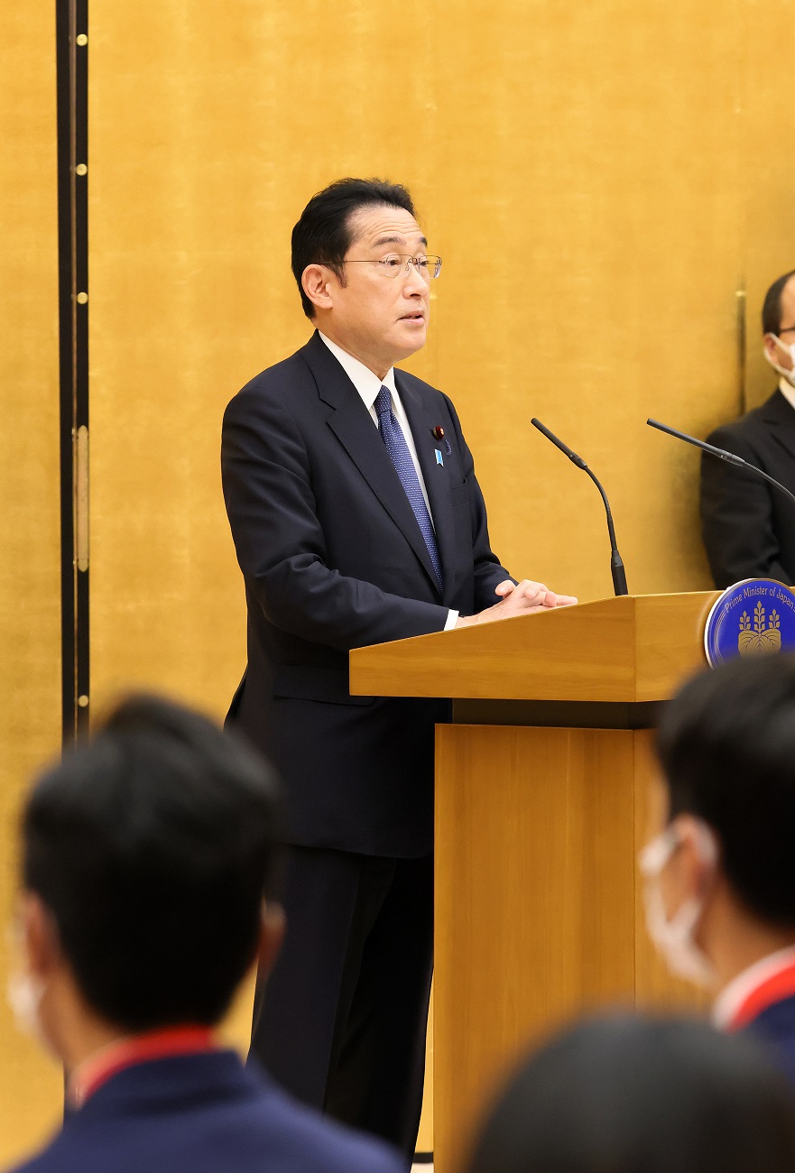 挨拶する岸田総理２