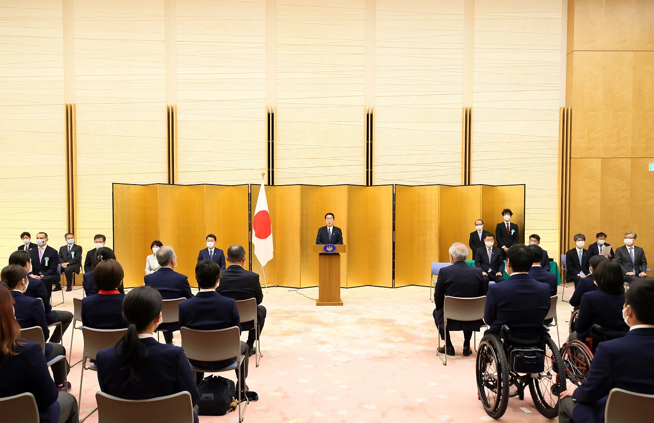 挨拶する岸田総理４