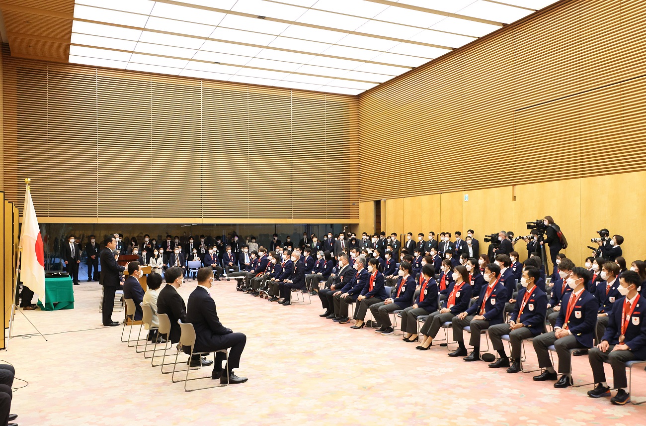 挨拶する岸田総理５