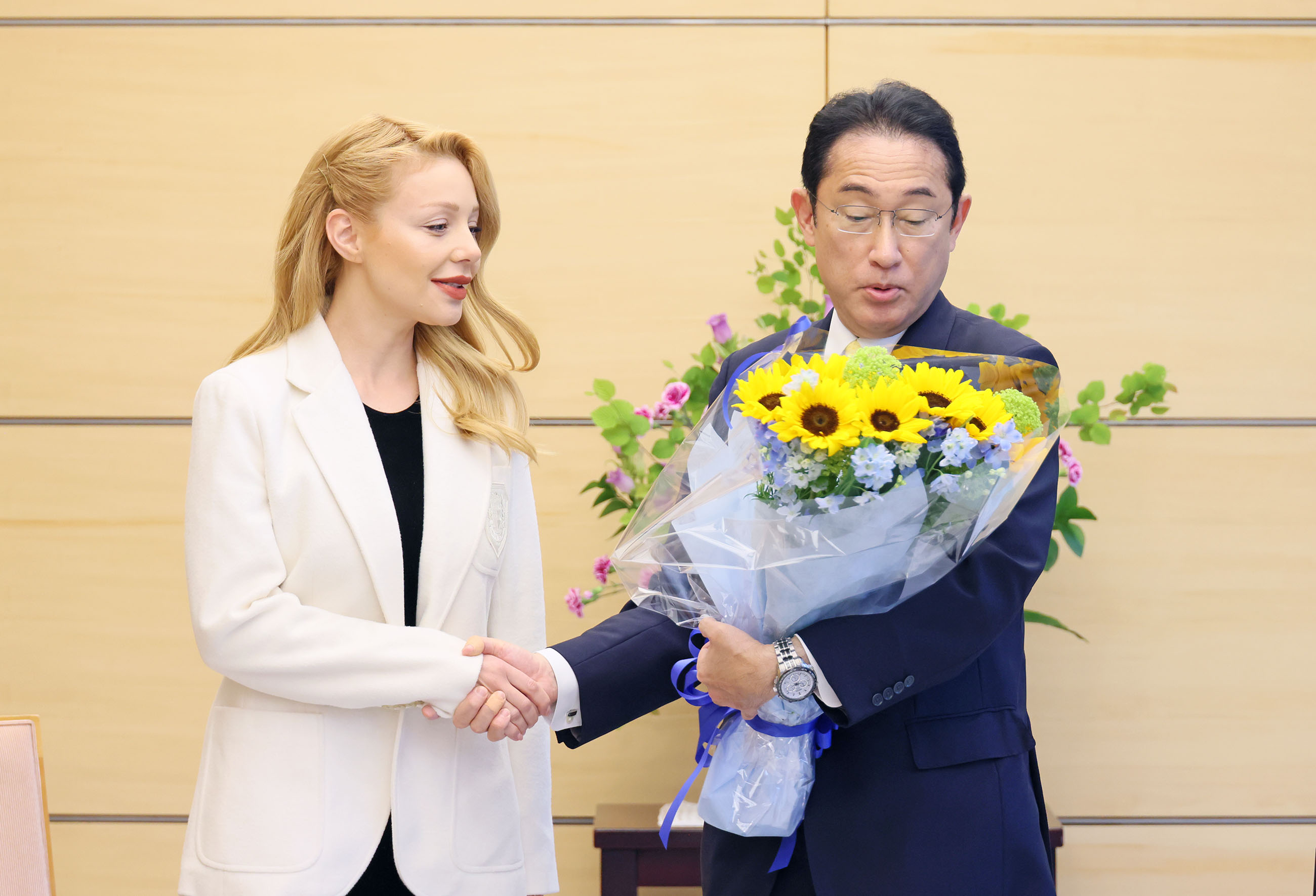 表敬を受ける岸田総理１