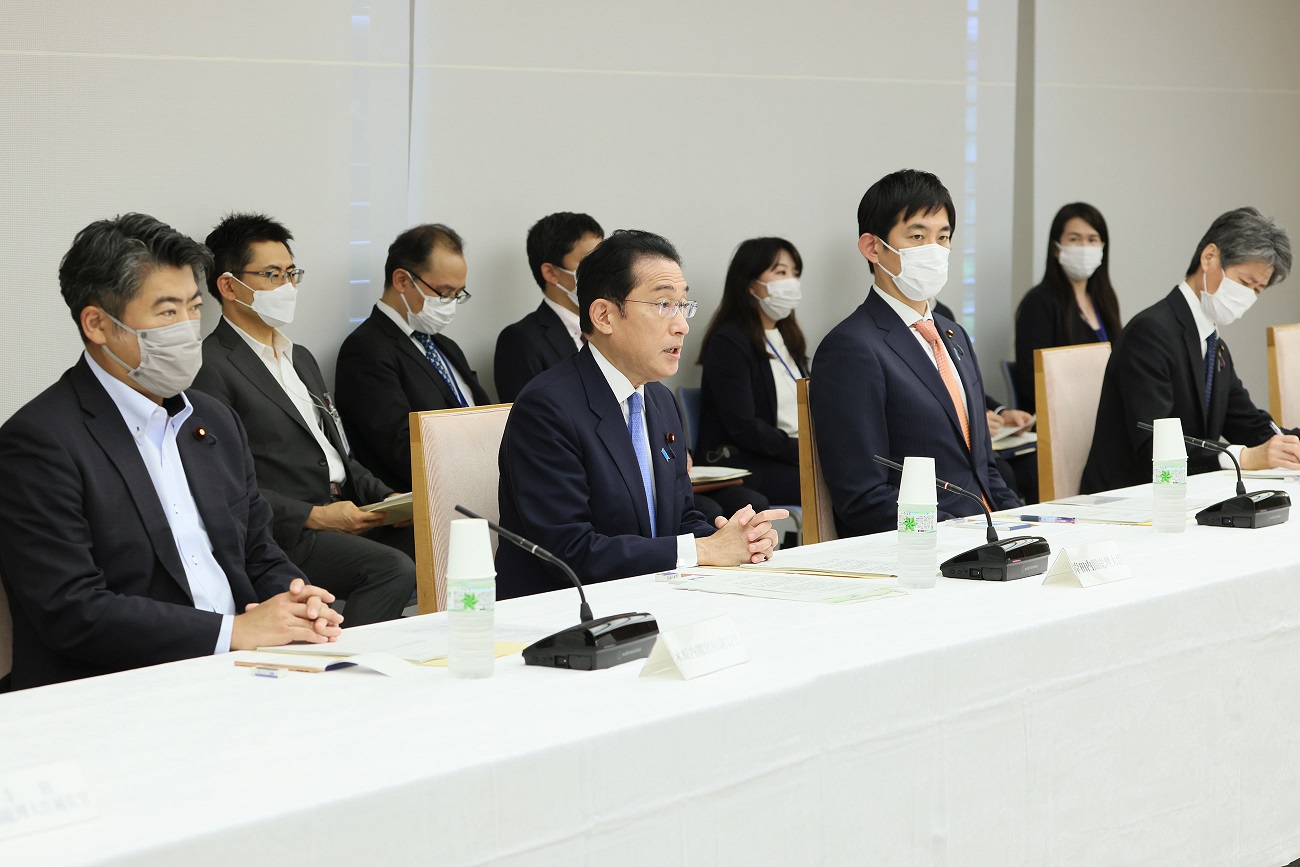 挨拶する岸田総理１