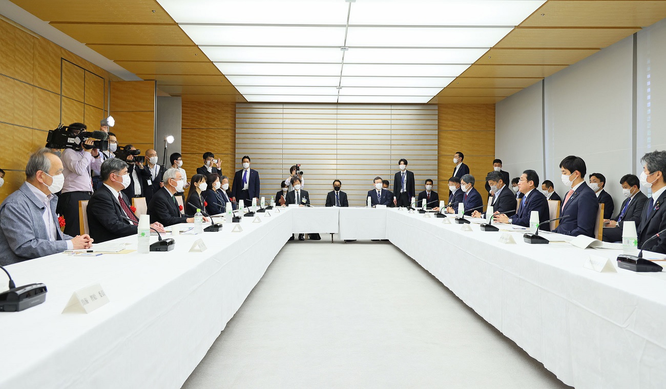 挨拶する岸田総理２