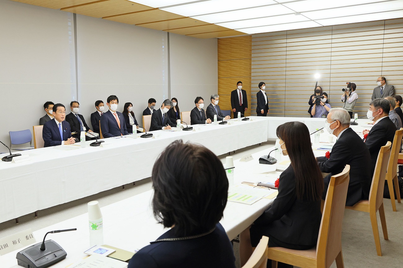 挨拶する岸田総理４