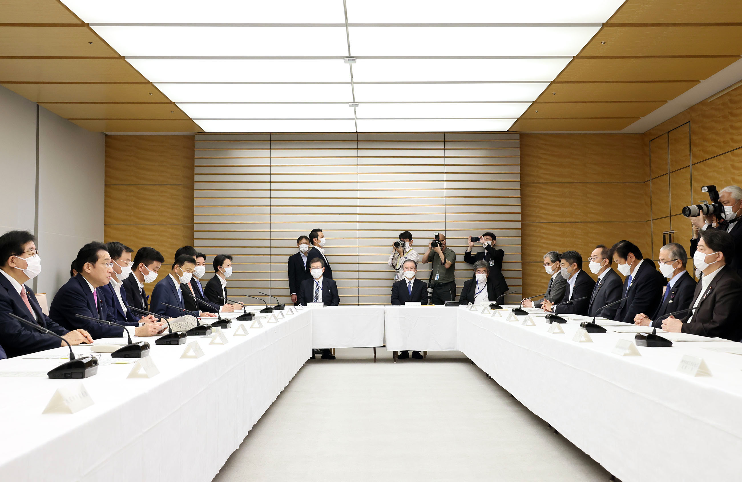 会議のまとめを行う岸田総理４