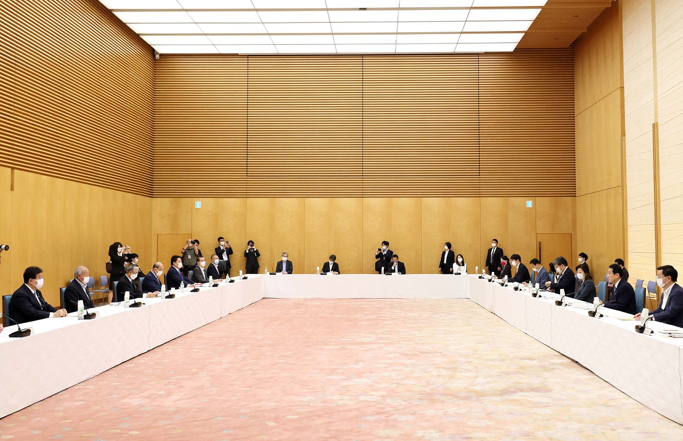 会議のまとめを行う岸田総理４