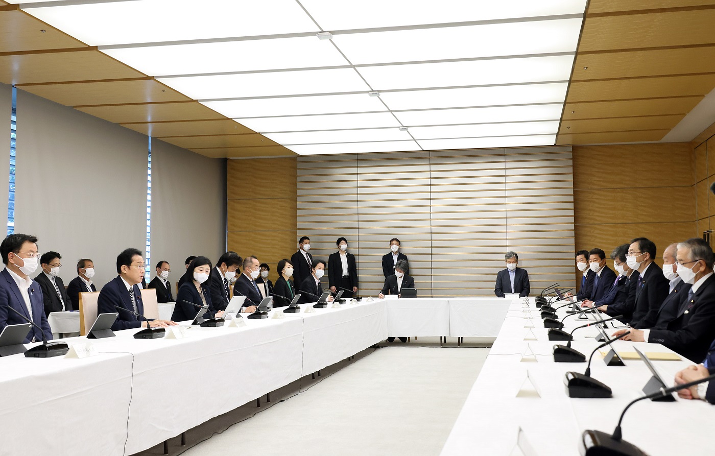会議のまとめを行う岸田総理４