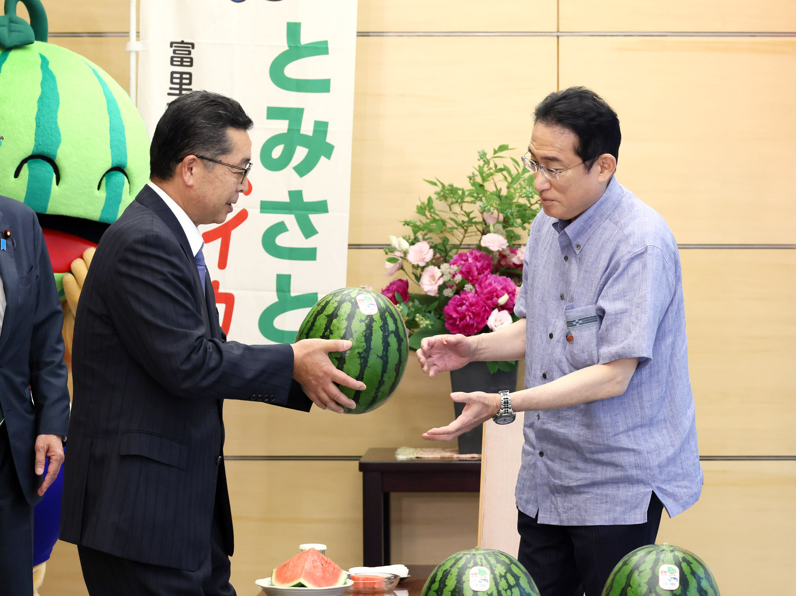 表敬を受ける岸田総理２