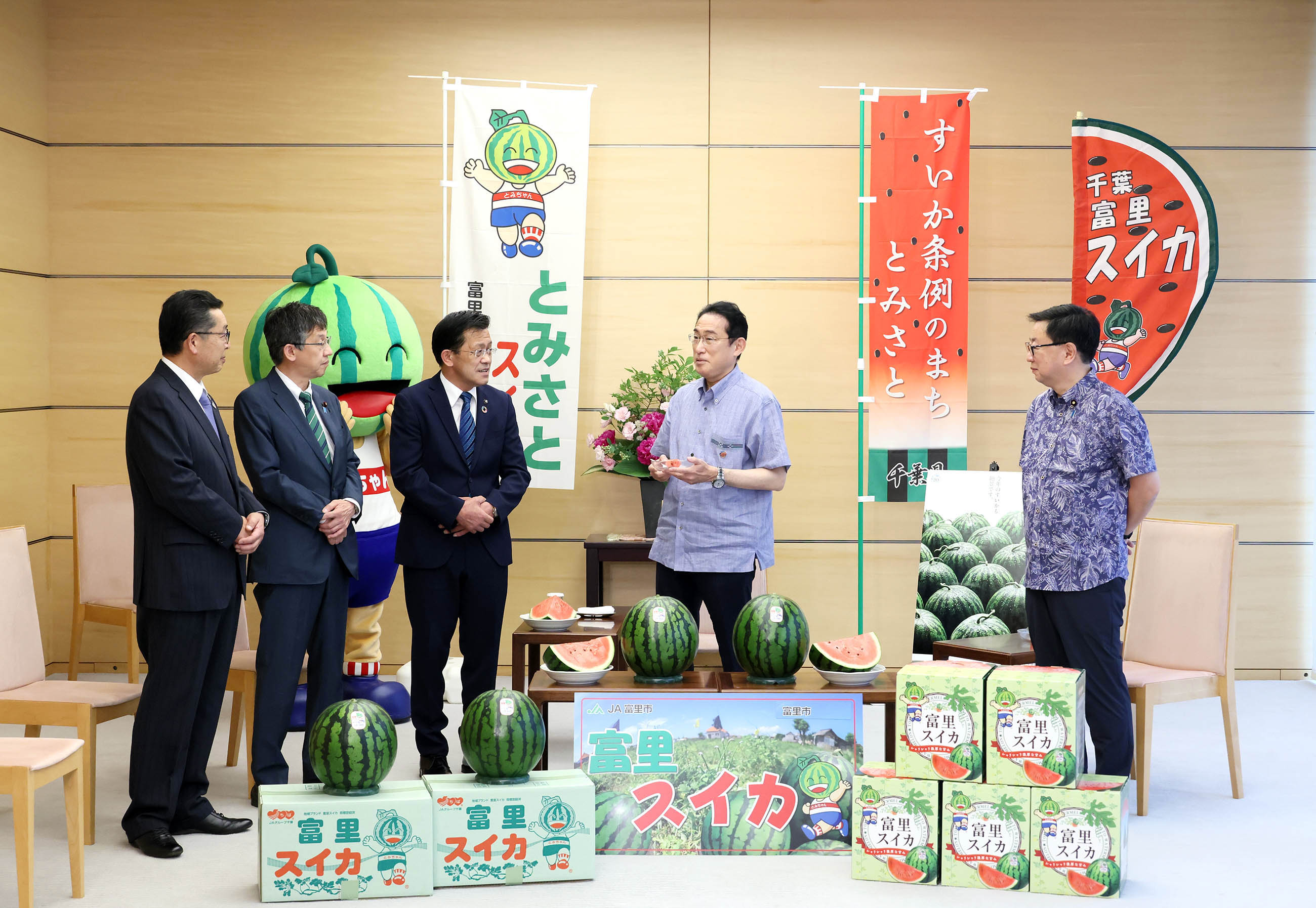 表敬を受ける岸田総理４