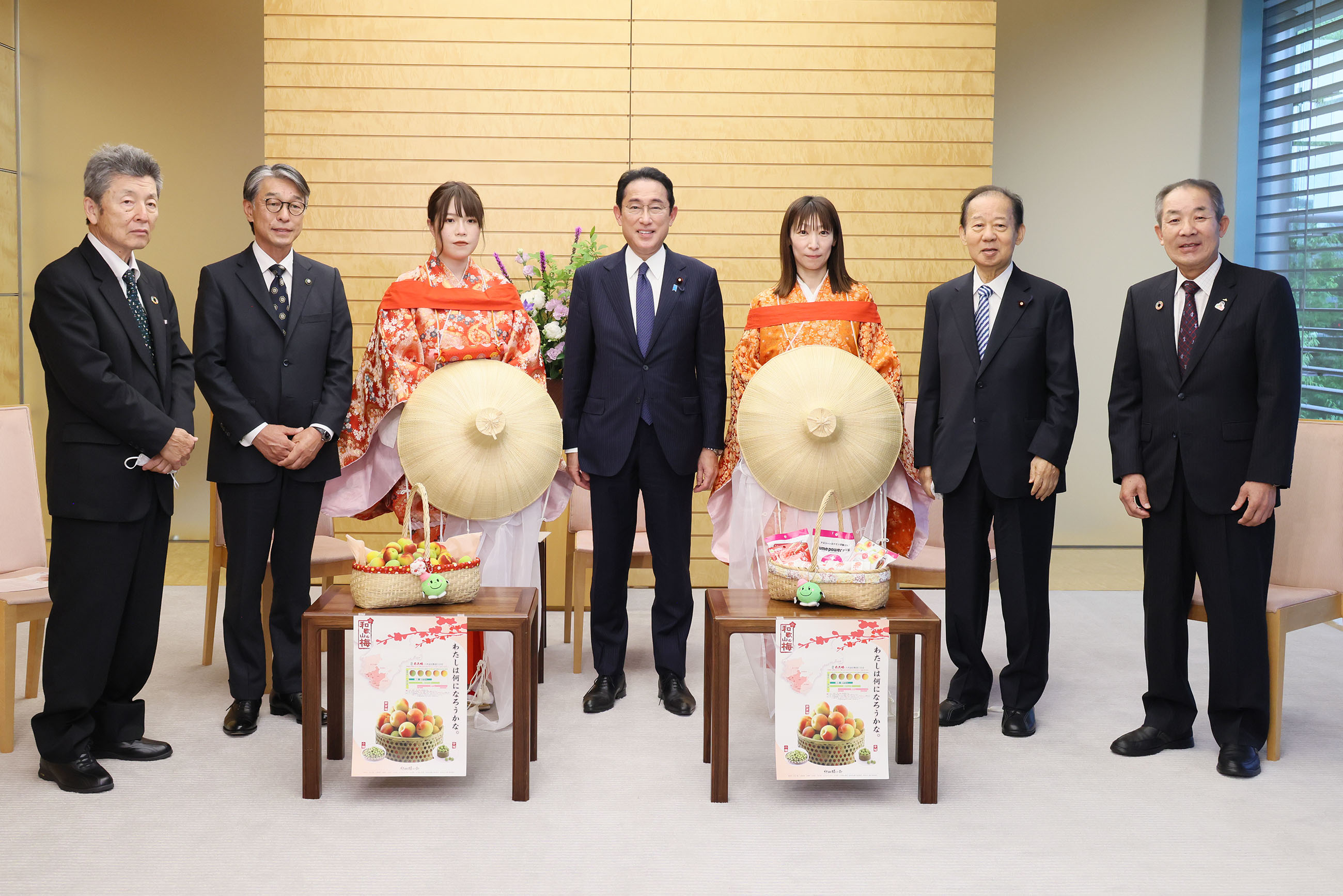 表敬を受ける岸田総理１