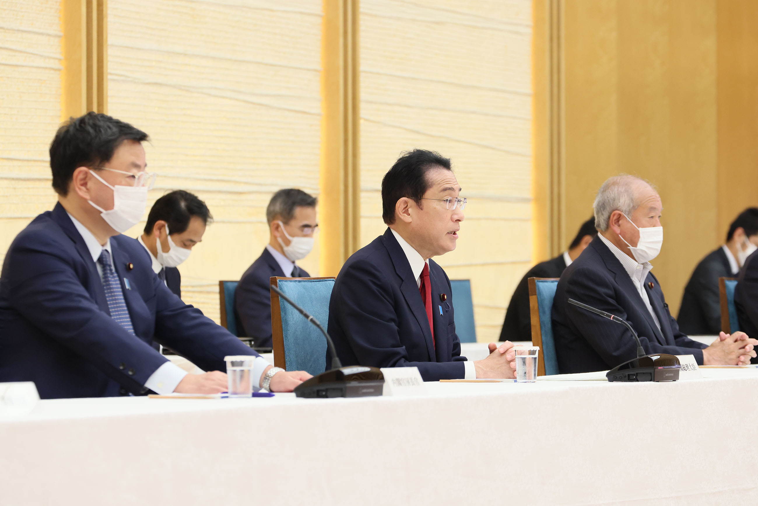 挨拶する岸田総理１