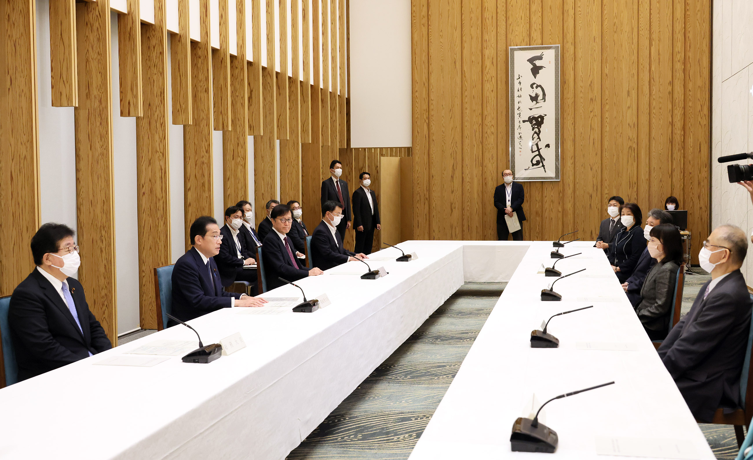 挨拶する岸田総理５