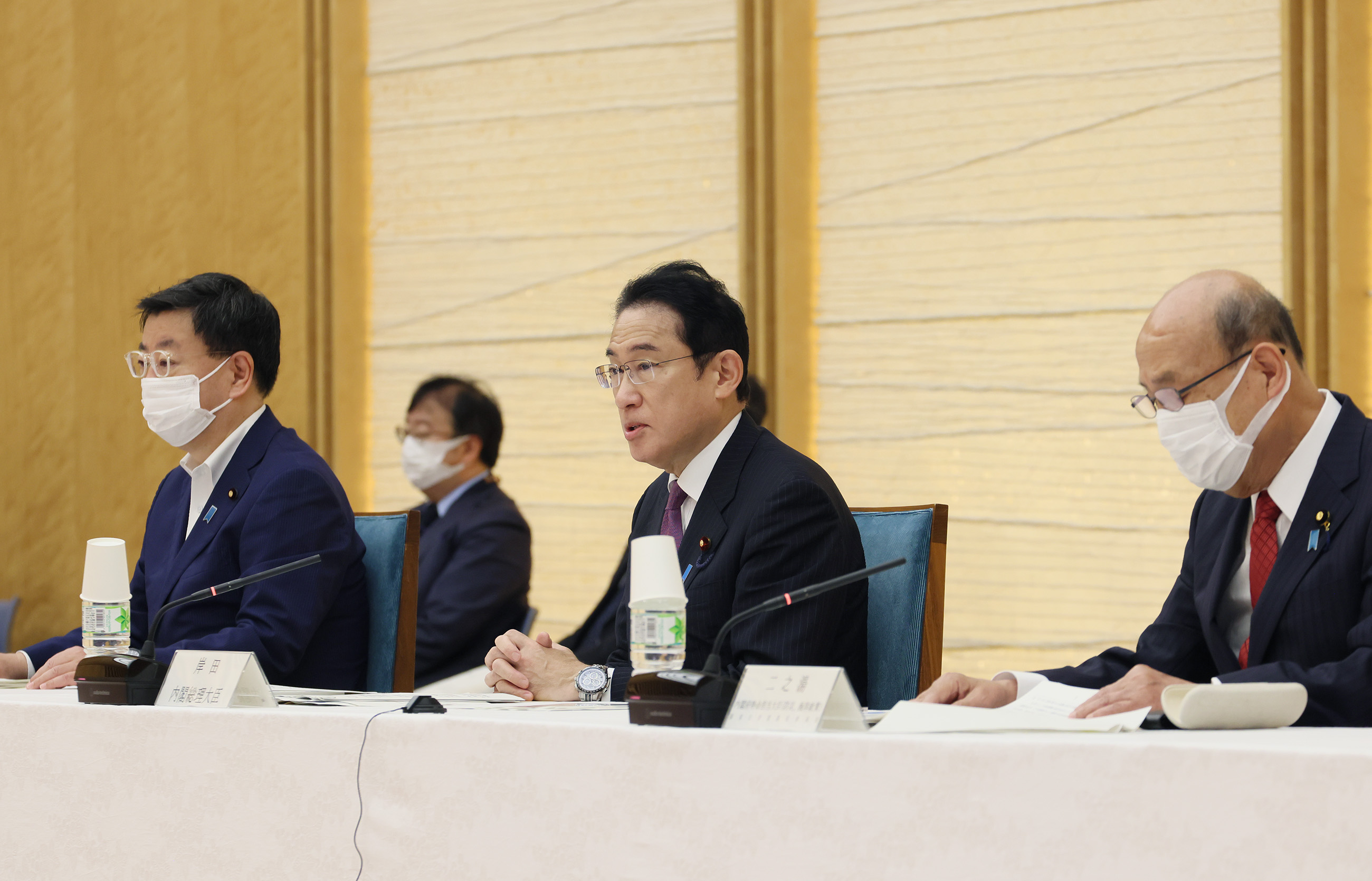 会議のまとめを行う岸田総理１