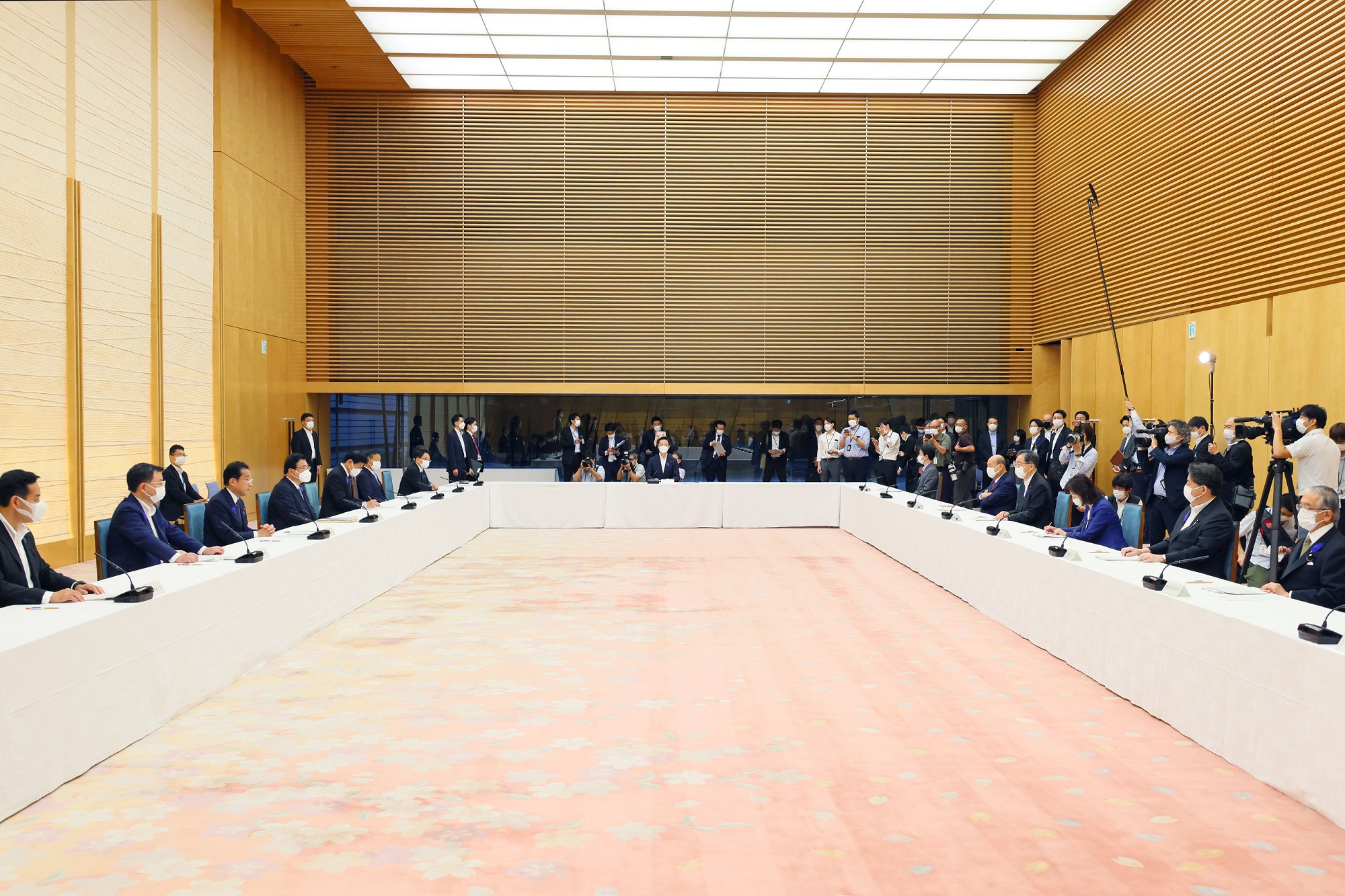 会議のまとめを行う岸田総理４