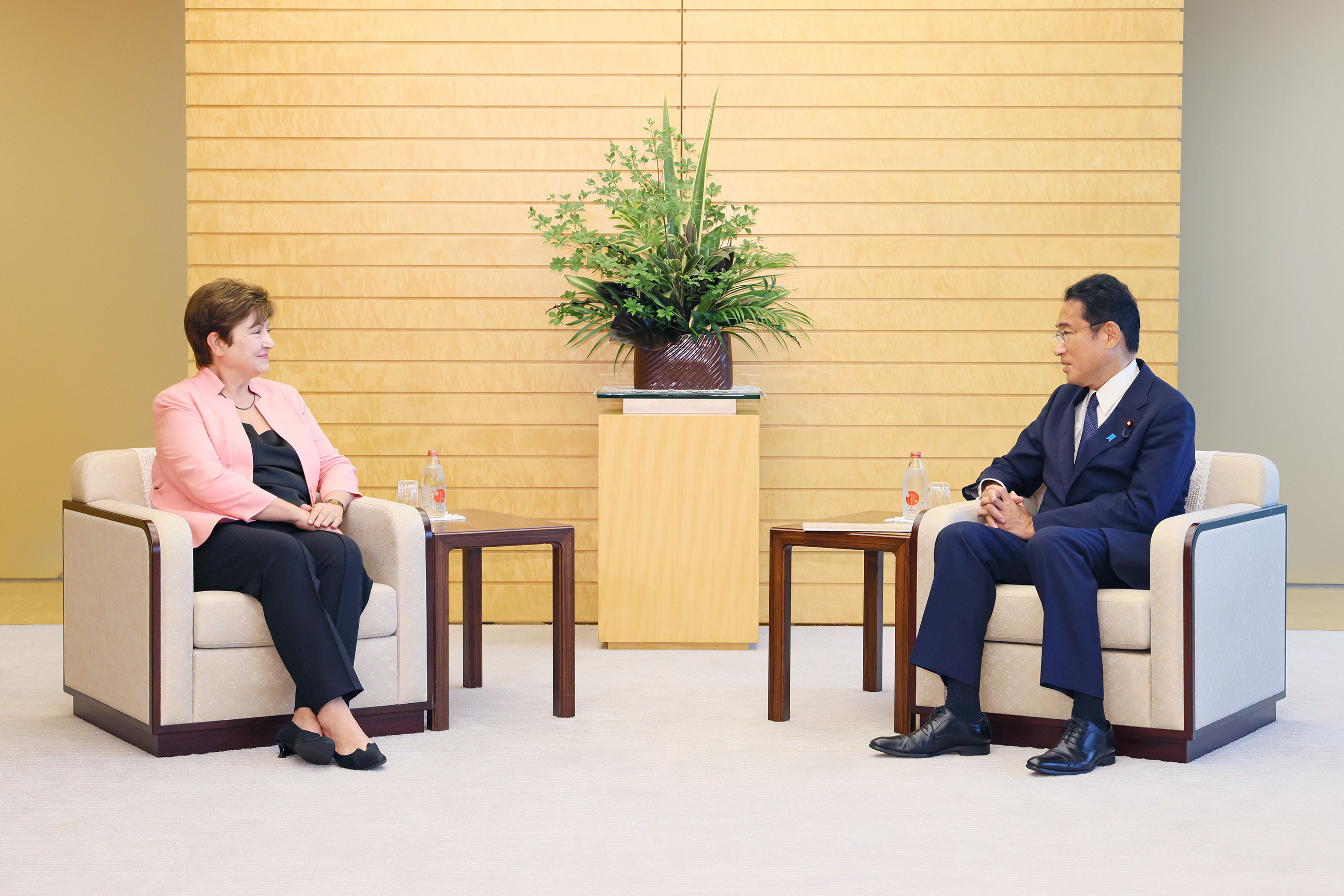 表敬を受ける岸田総理２