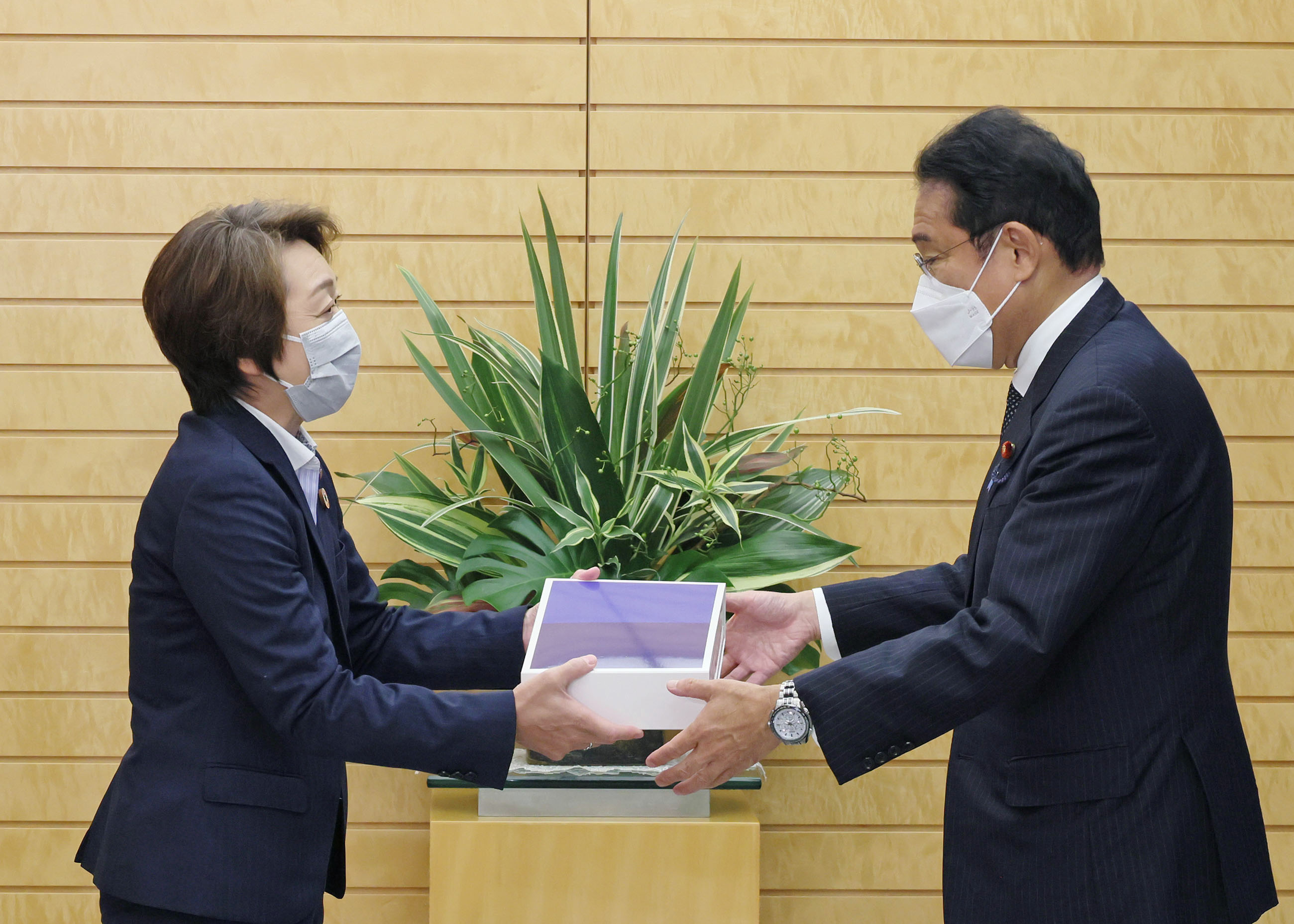 表敬を受ける岸田総理２