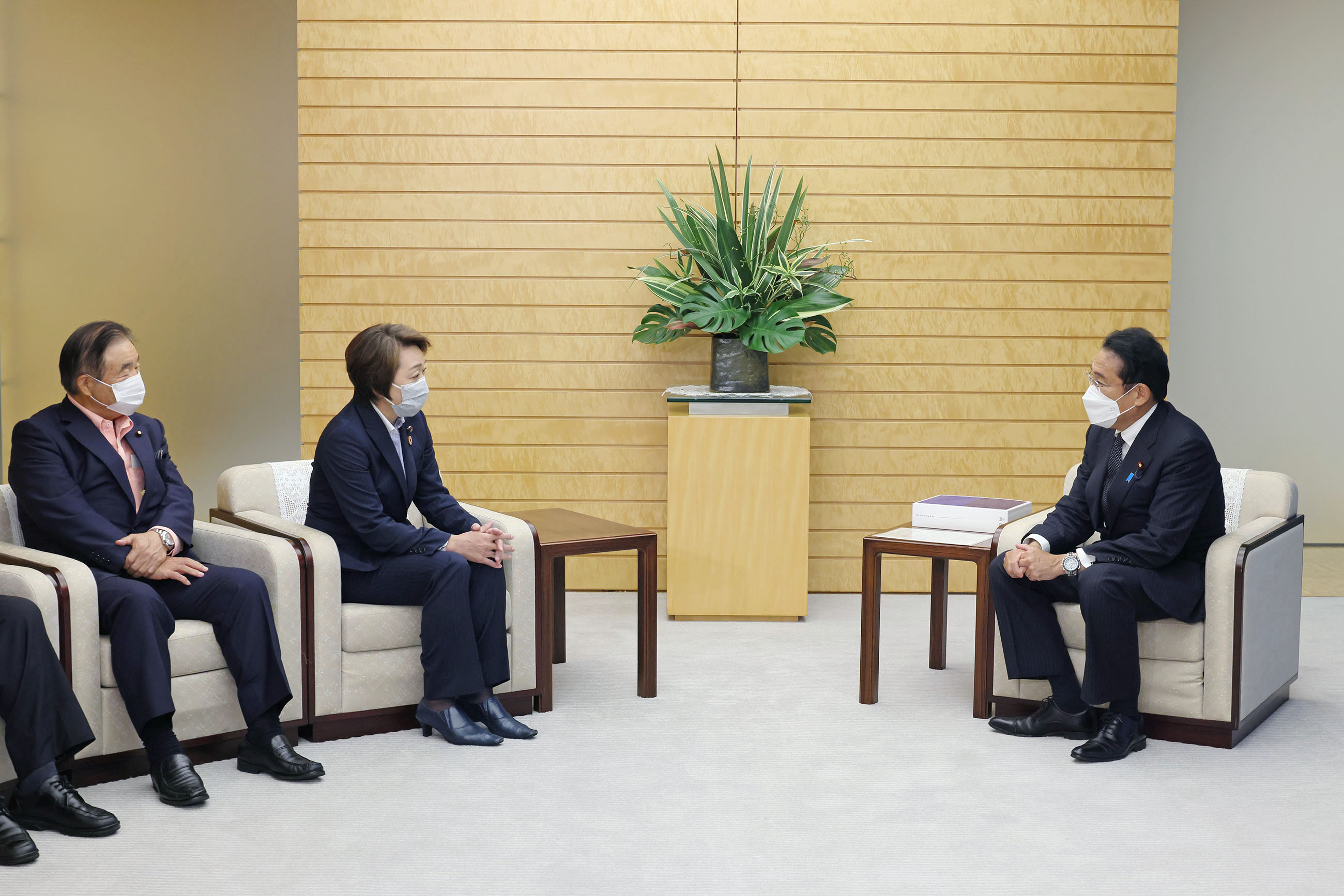 表敬を受ける岸田総理３