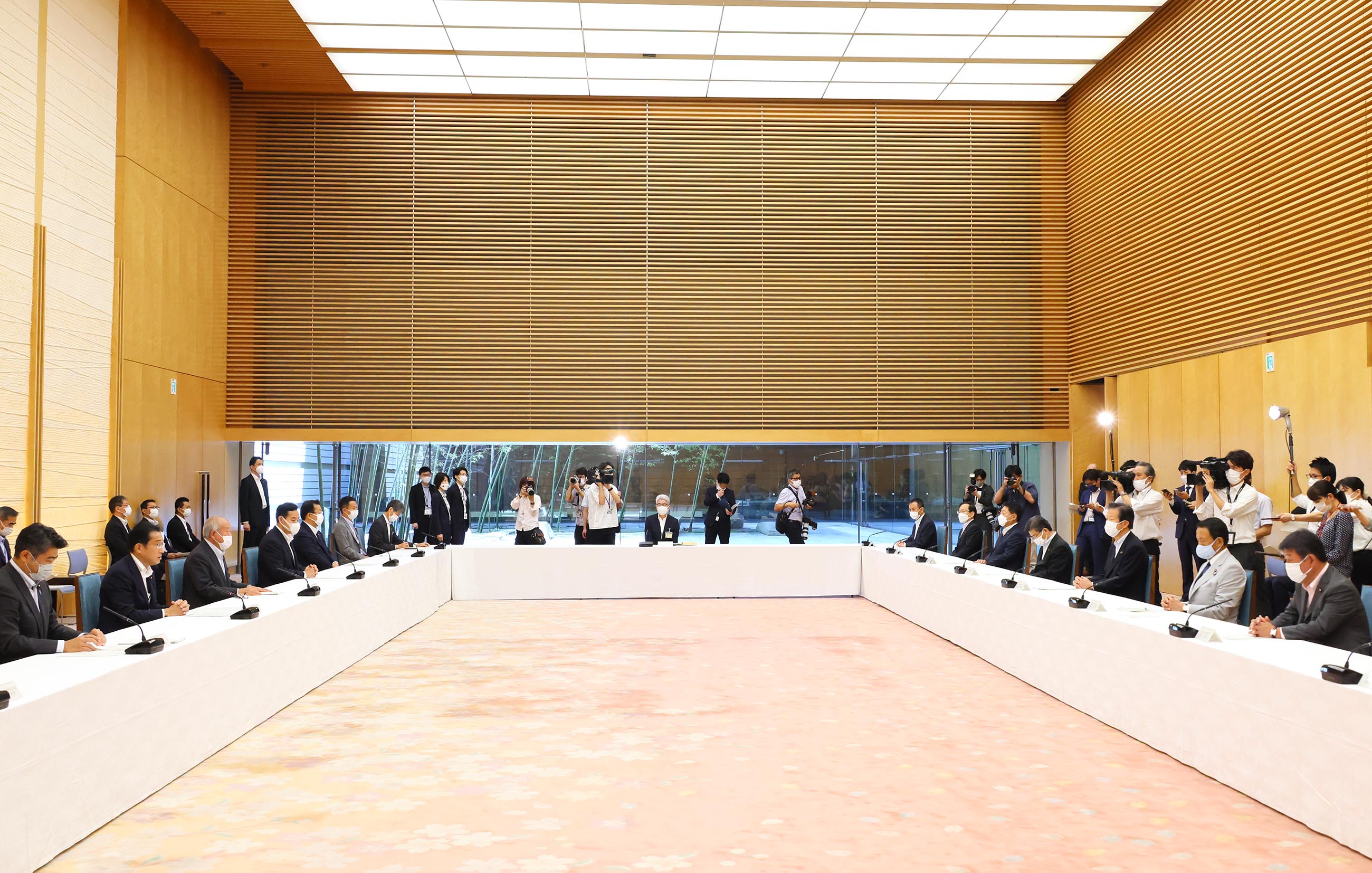 会議のまとめを行う岸田総理４