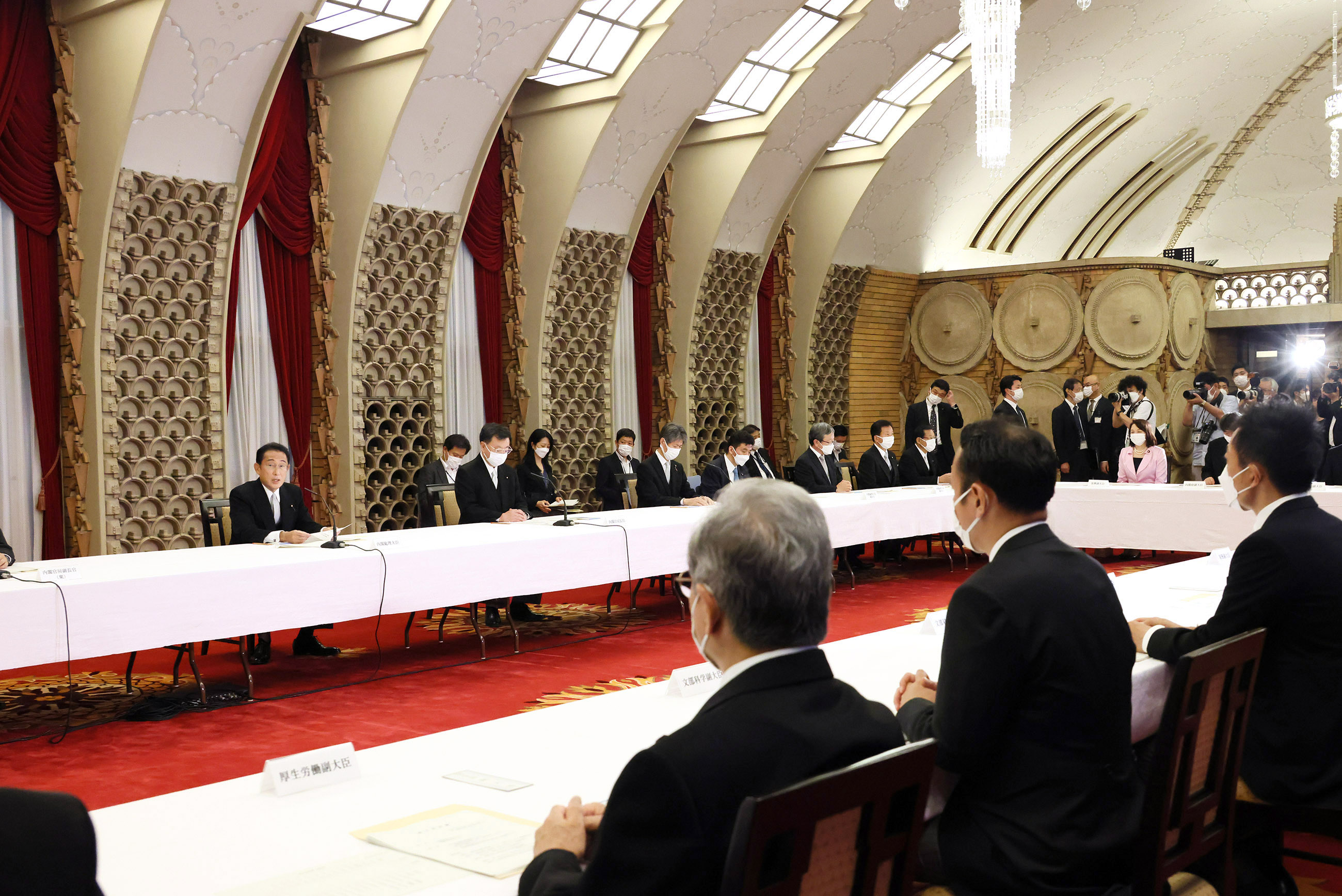 挨拶する岸田総理７