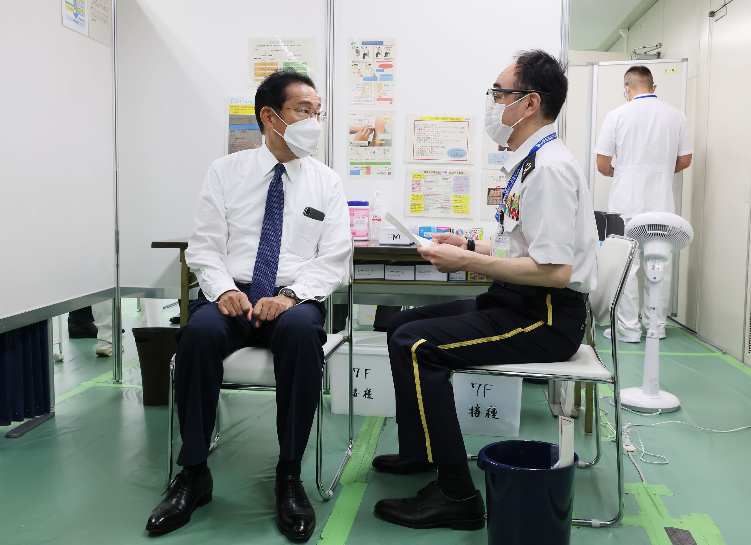 ワクチン接種を受ける岸田総理２