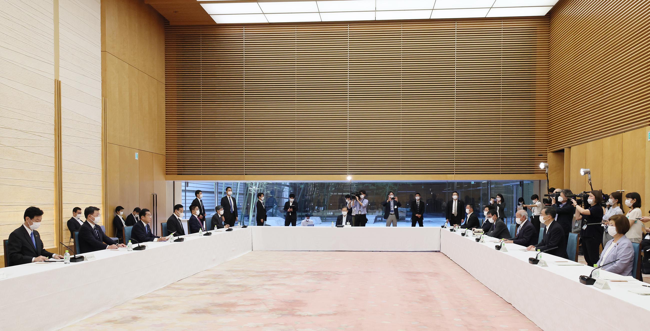 会議のまとめを行う岸田総理３