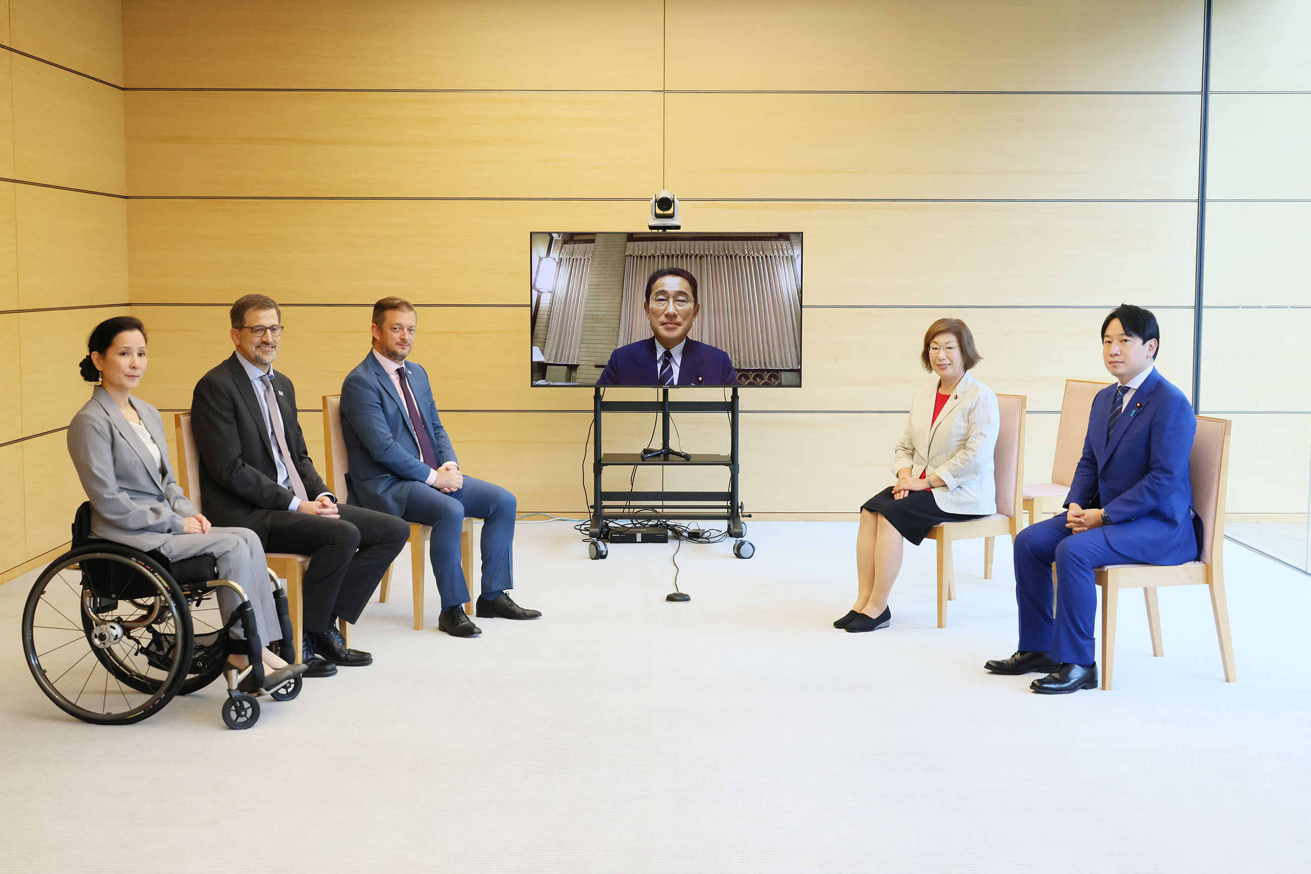 表敬を受ける岸田総理１