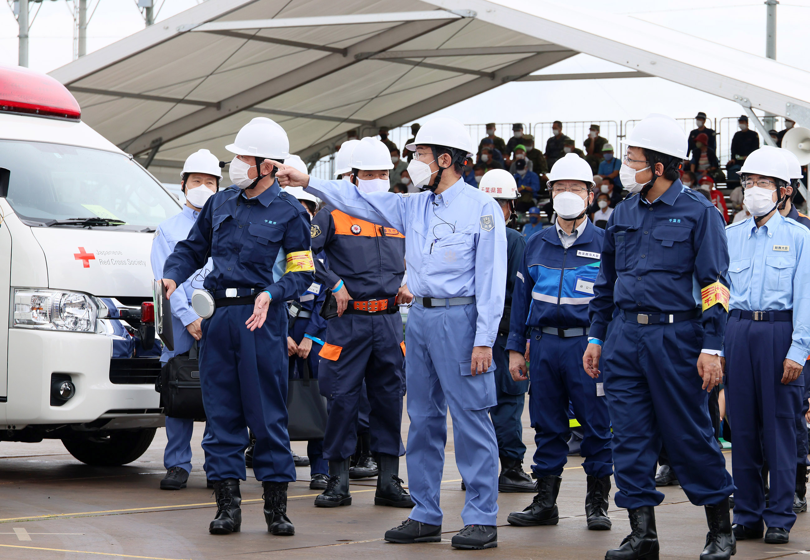 救出救助、応急救護訓練を視察する岸田総理４