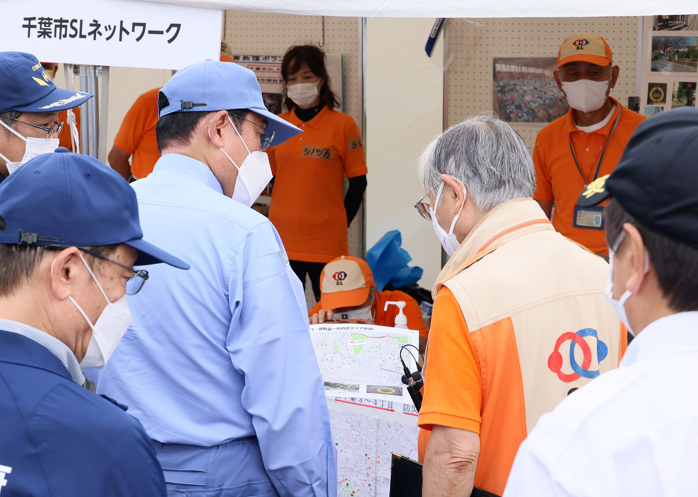 災害ボランティア活動を視察する岸田総理２