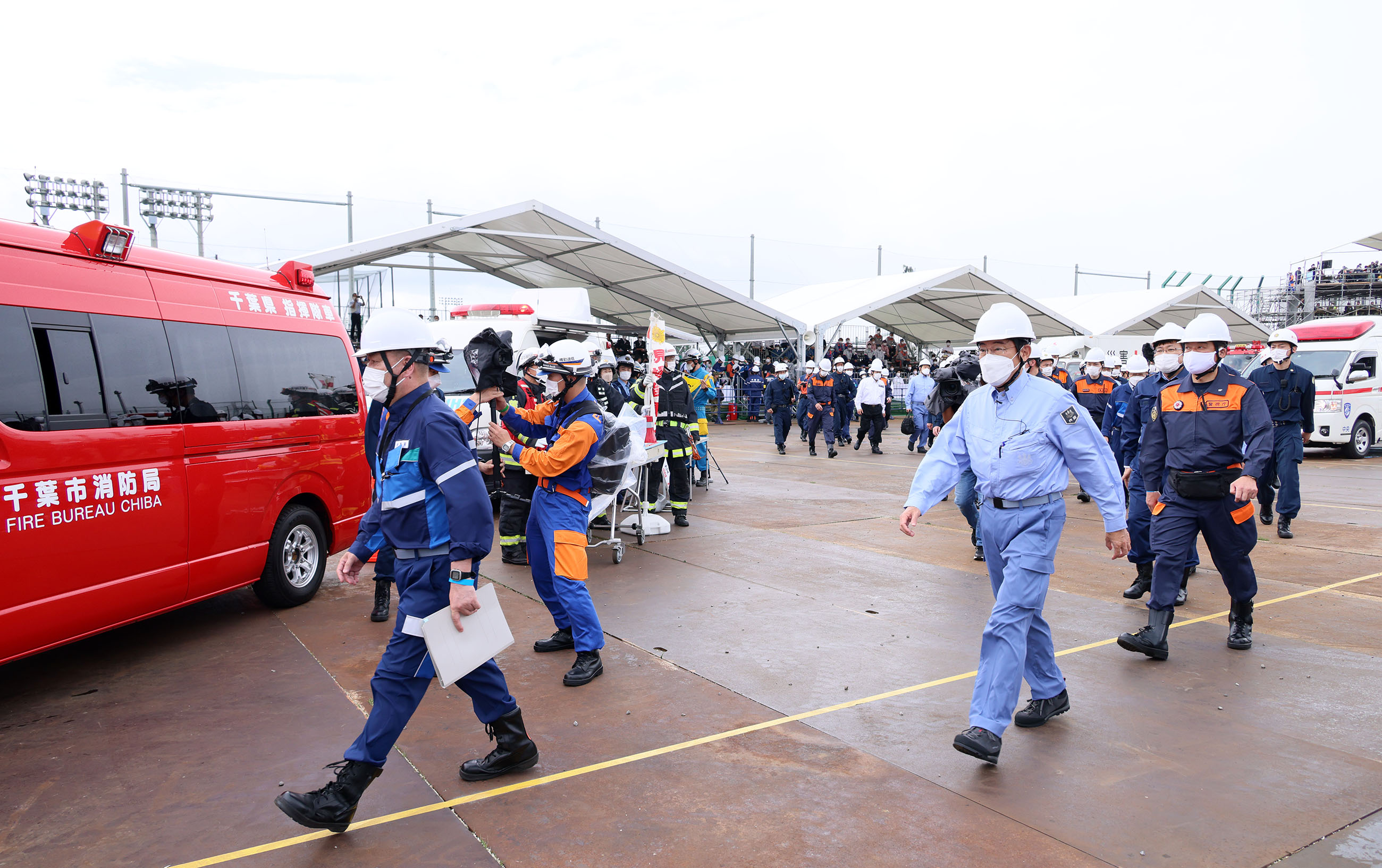 救出救助、応急救護訓練を視察する岸田総理１