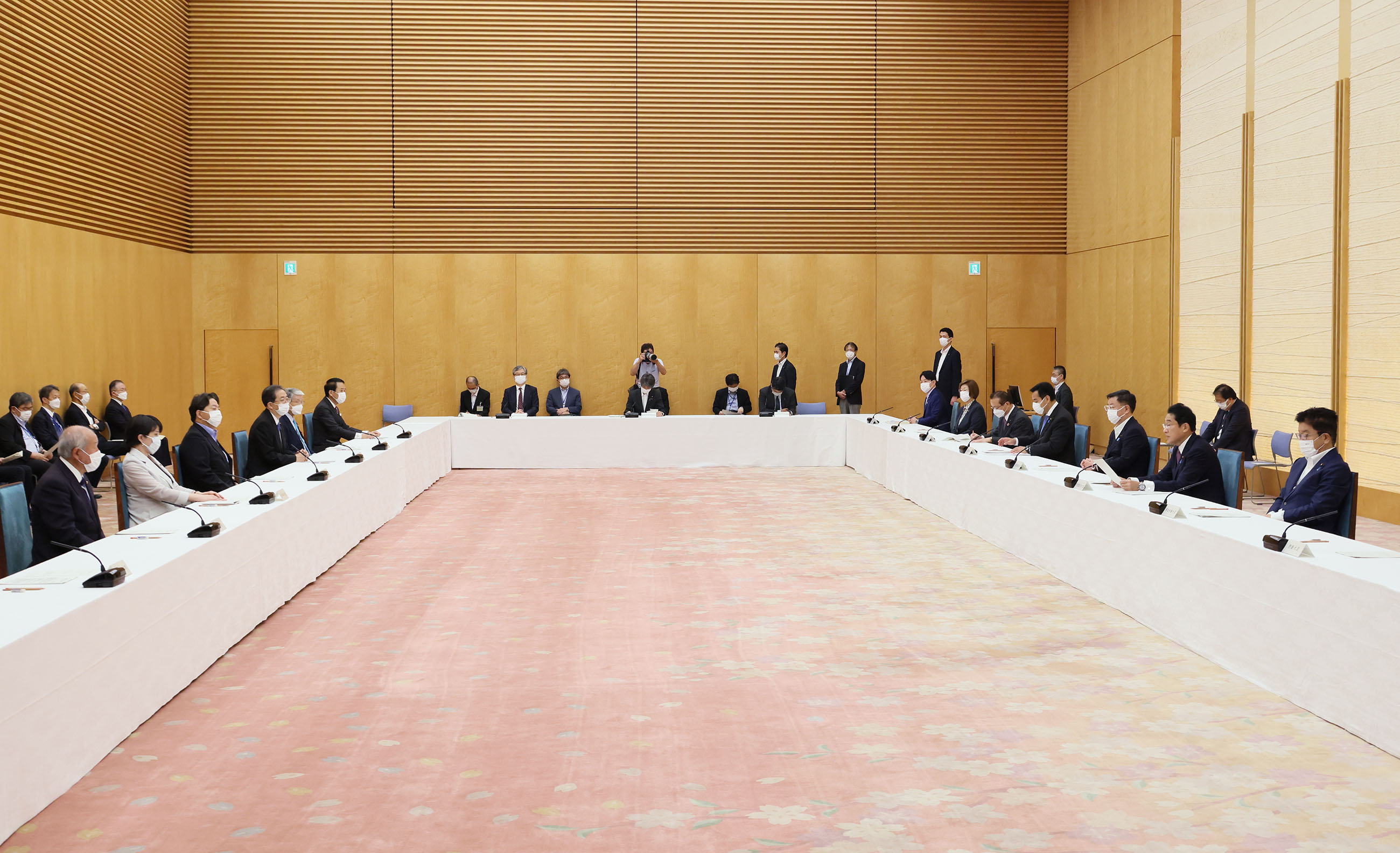 会議のまとめを行う岸田総理２