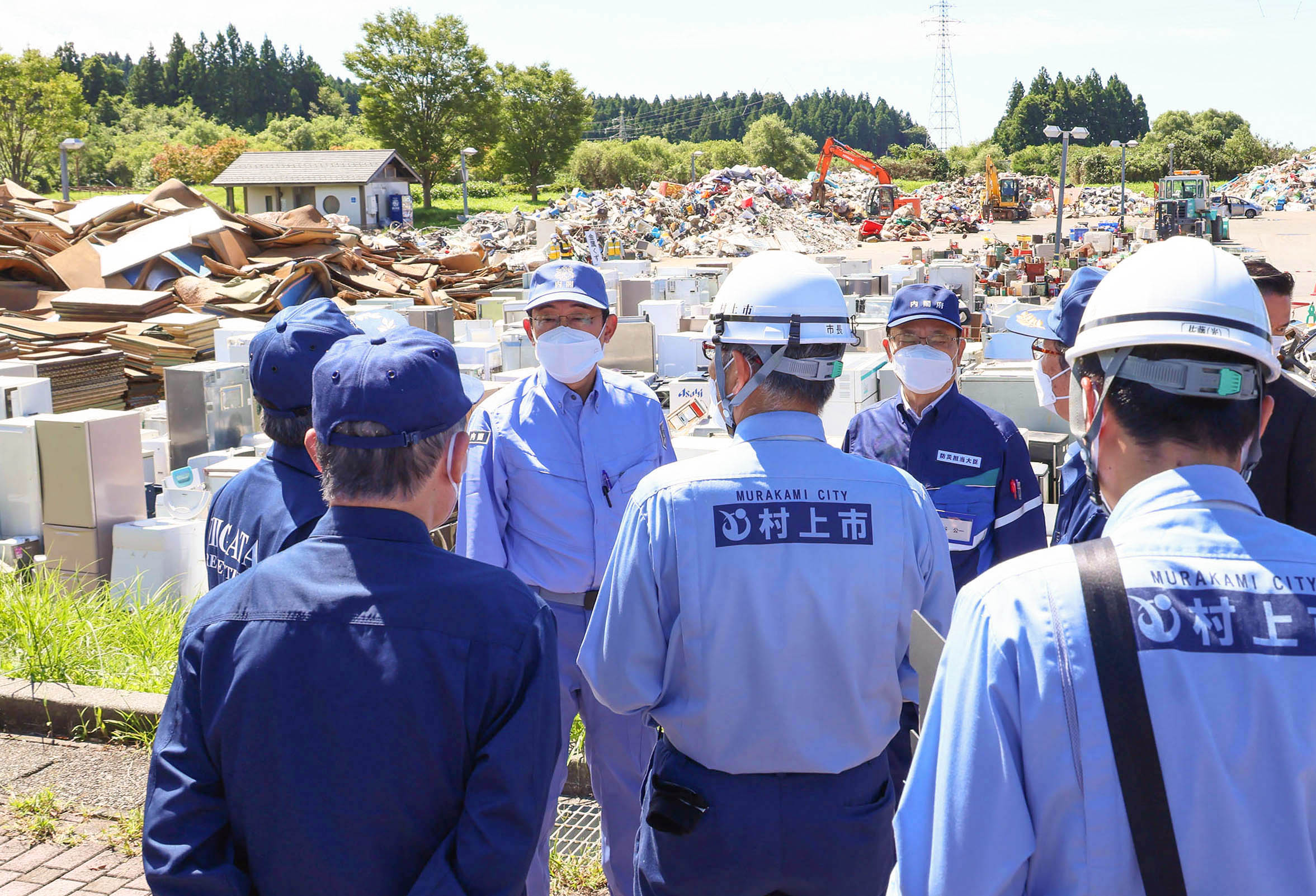 災害廃棄物仮置き場を視察する岸田総理５