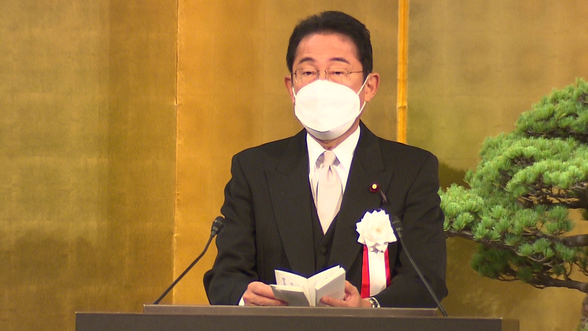 祝辞を述べる岸田総理１