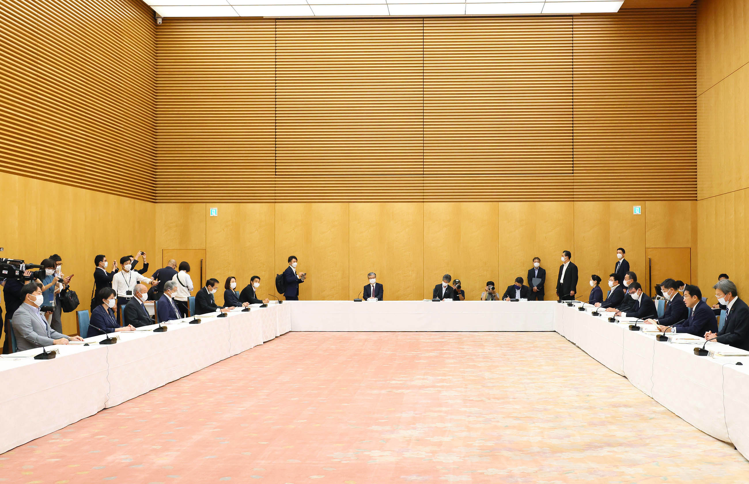 会議のまとめを行う岸田総理３