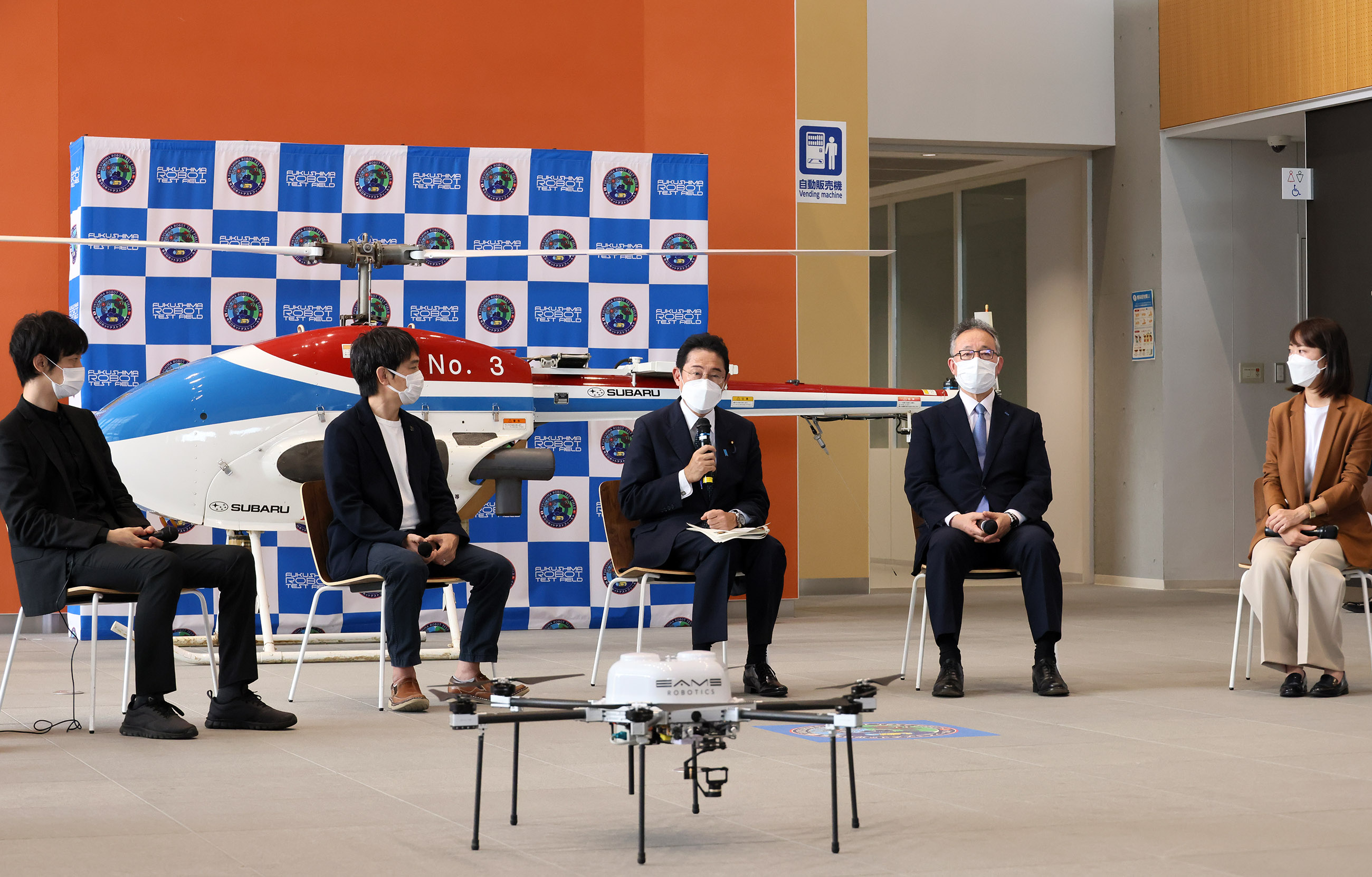 福島イノベーション・コースト構想関係者との意見交換で話をする岸田総理３