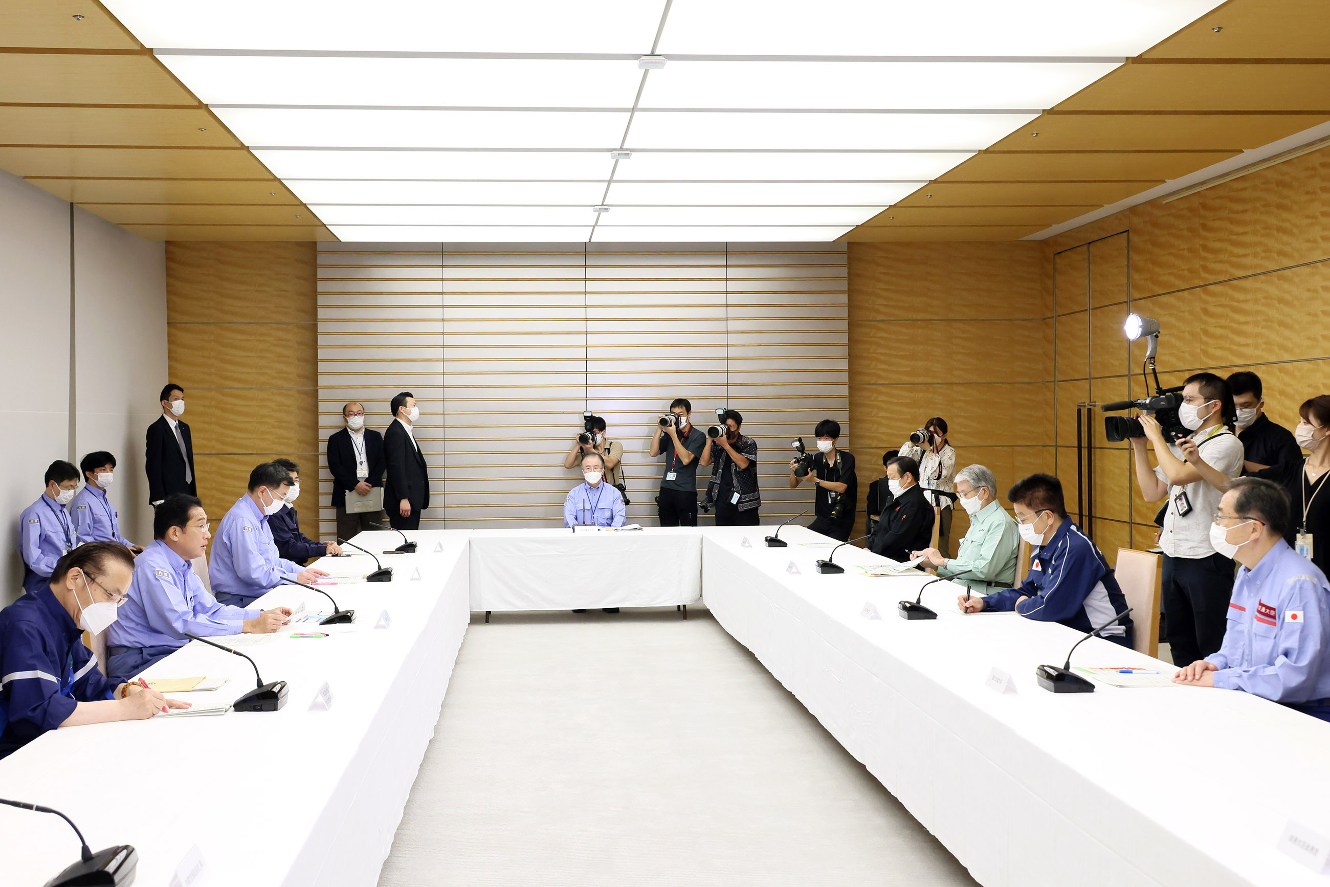 発言する岸田総理４