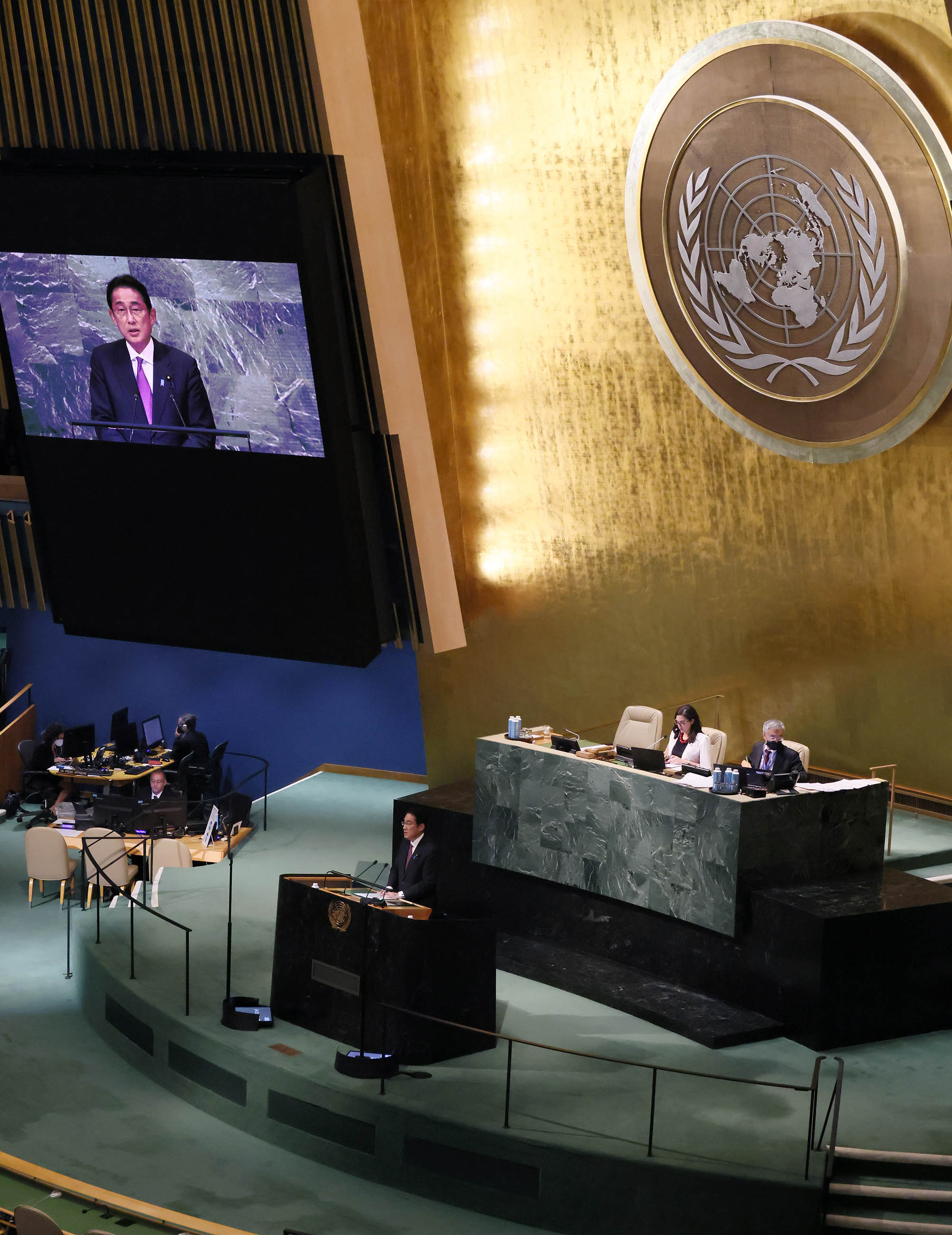 国連総会議場で一般討論演説を行う岸田総理４