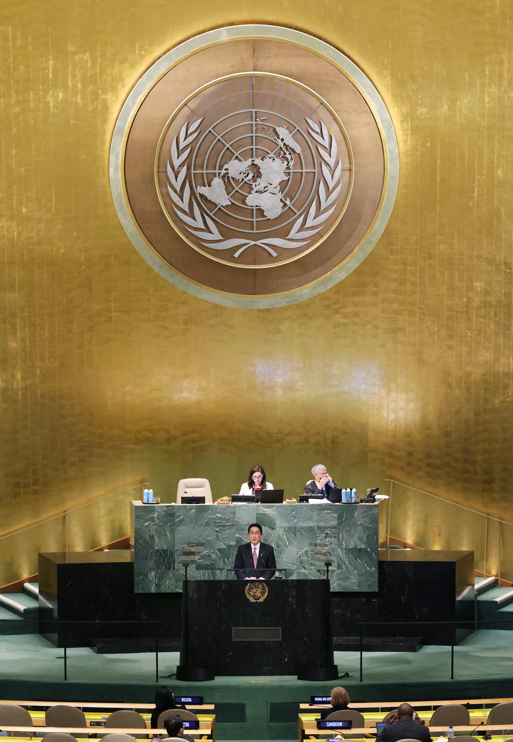国連総会議場で一般討論演説を行う岸田総理１２