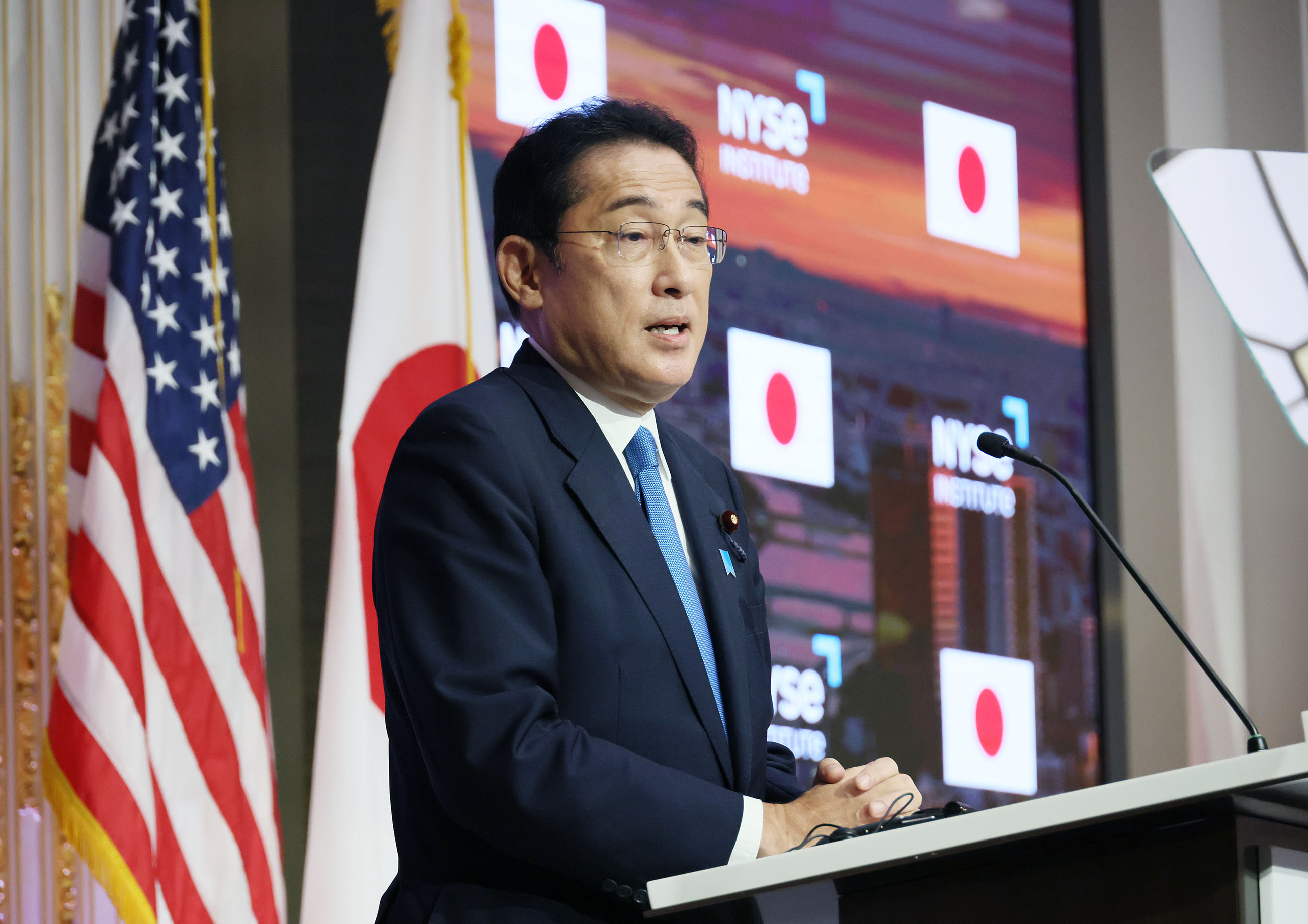 ＮＹＳＥでスピーチする岸田総理２