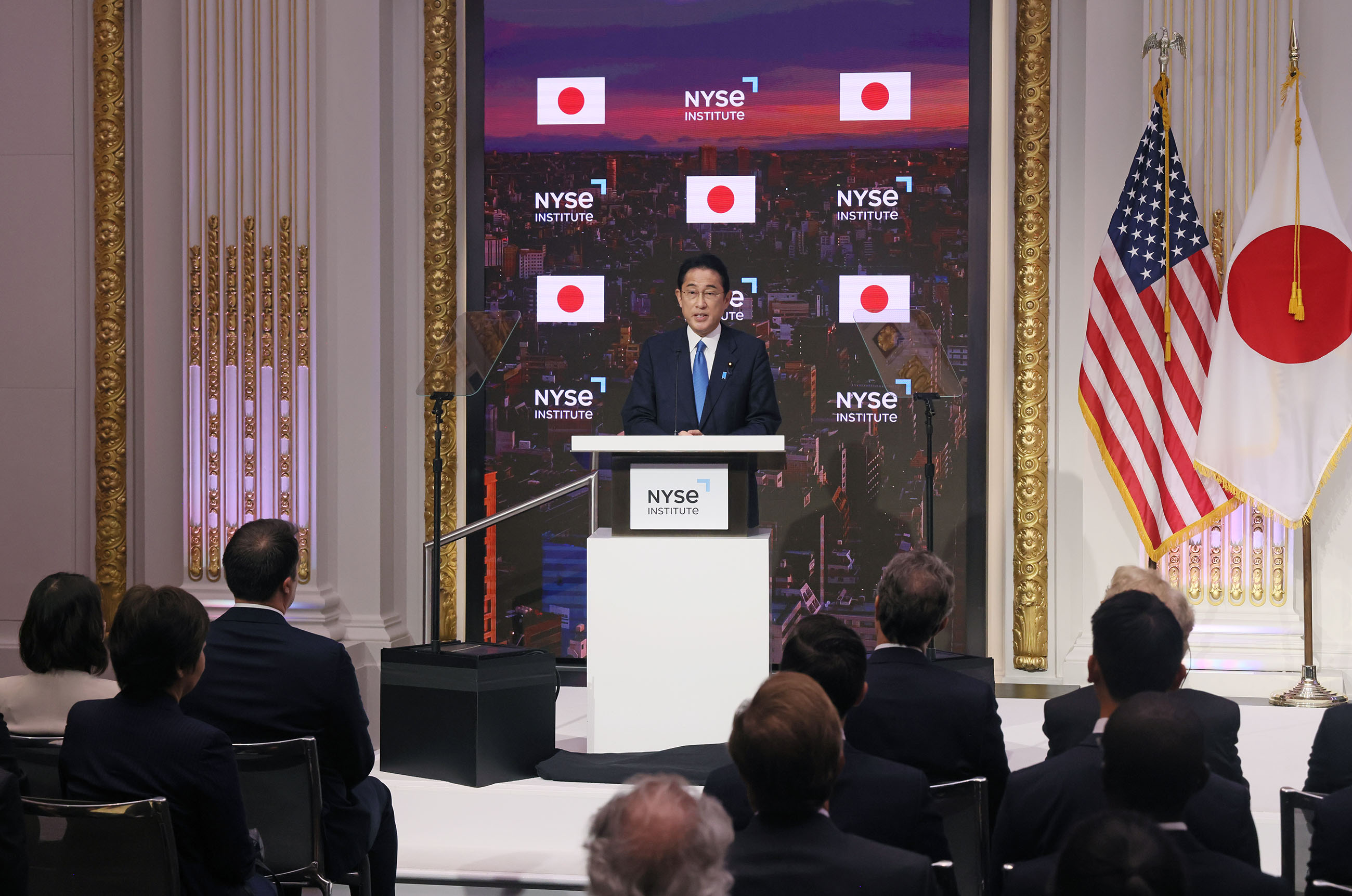 ＮＹＳＥでスピーチする岸田総理３